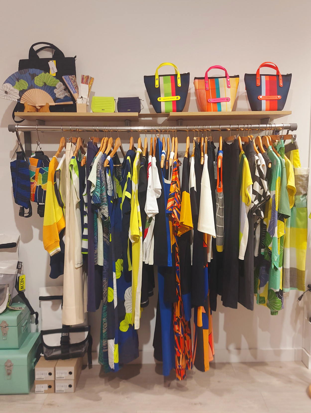 Tienda especializada en las mejores marcas de Ropa Ética, Sostenible y de algodón orgánico en Granada y Jaén. SKFK, Skunkfunk, PAN Producto Básico, Ecoalf