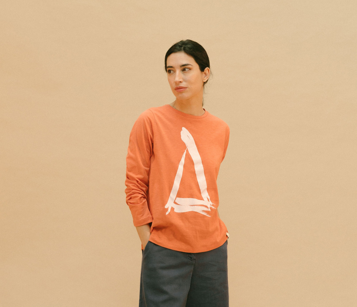 Tienda especializada en las mejores marcas de Ropa Ética, Sostenible y de algodón orgánico en Granada y Jaén. SKFK, Skunkfunk, PAN Producto Básico, Ecoalf