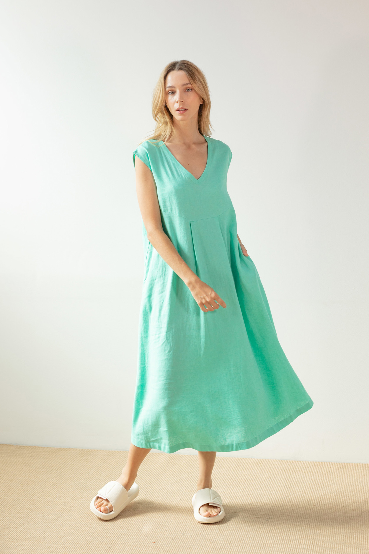 Tienda especializada en las mejores marcas de Ropa Ética, Sostenible y de algodón orgánico en Granada y Jaén. SKFK, Skunkfunk, PAN Producto Básico, Ecoalf