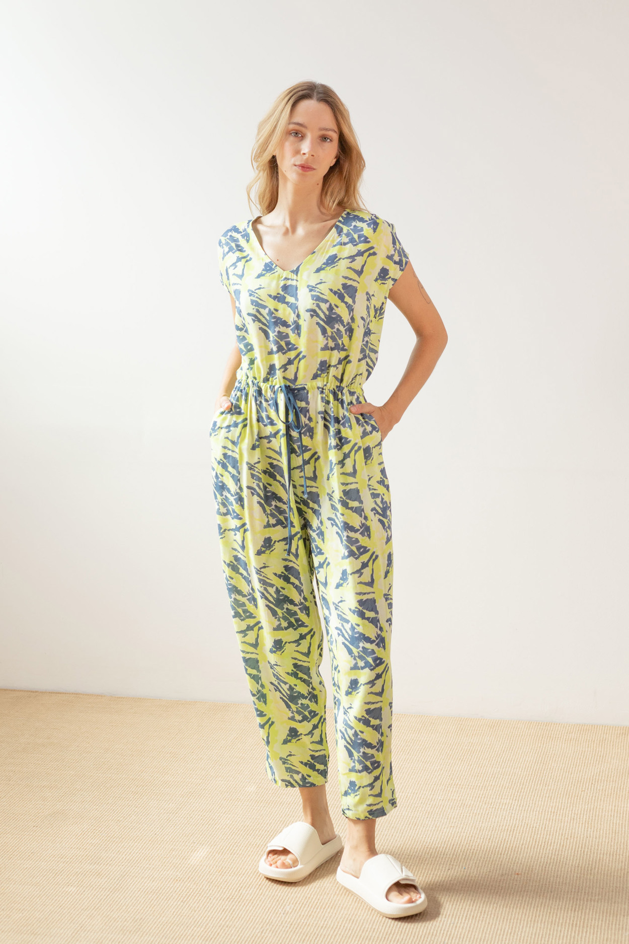 Tienda especializada en las mejores marcas de Ropa Ética, Sostenible y de algodón orgánico en Granada y Jaén. SKFK, Skunkfunk, PAN Producto Básico, Ecoalf