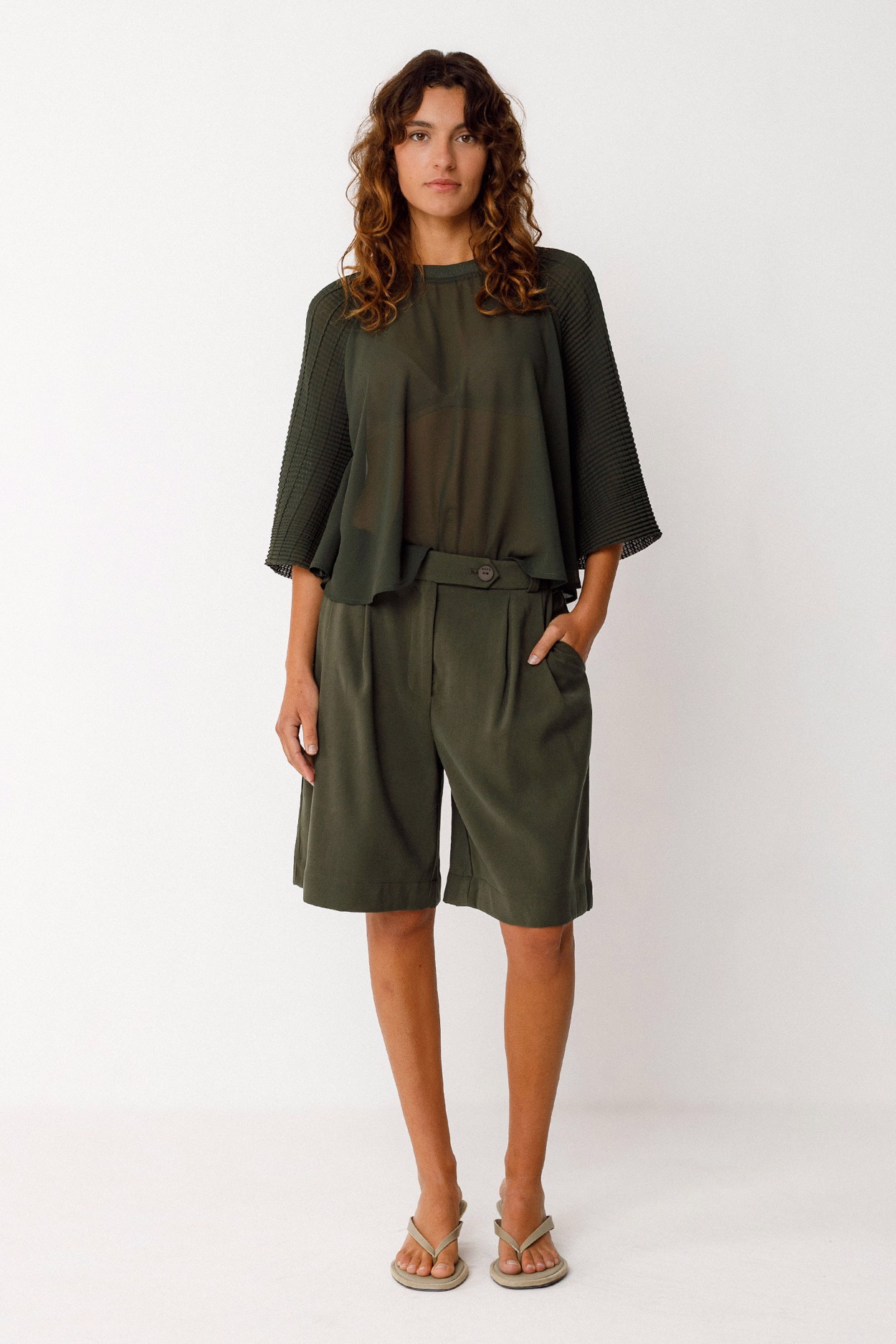 Tienda especializada en las mejores marcas de Ropa Ética, Sostenible y de algodón orgánico en Granada y Jaén. SKFK, Skunkfunk, PAN Producto Básico, Ecoalf