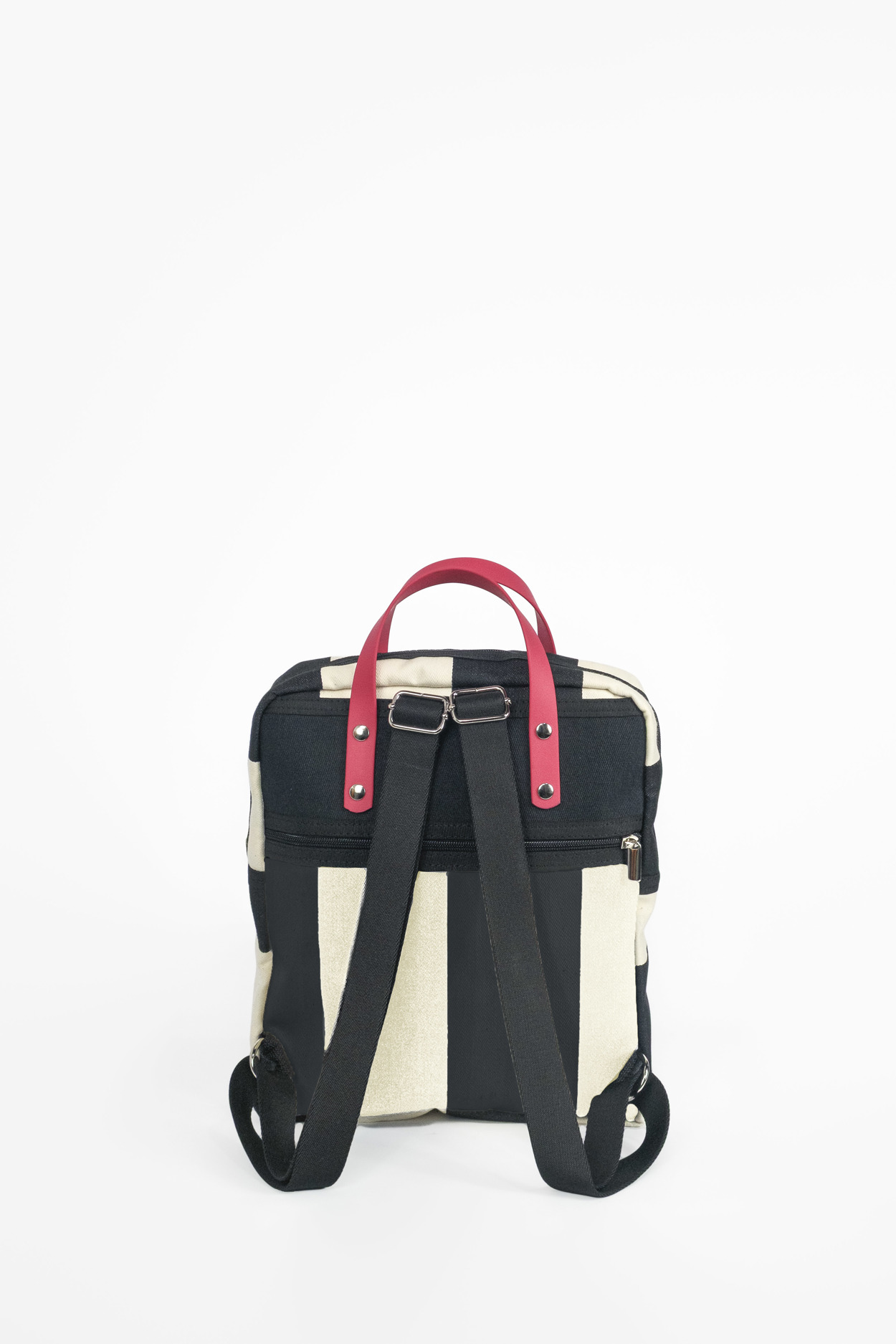 Tienda especializada en las mejores marcas de Ropa Ética, Sostenible y de algodón orgánico en Granada y Jaén. SKFK, Skunkfunk, PAN Producto BásicoMOCHILA CITY LITTLE