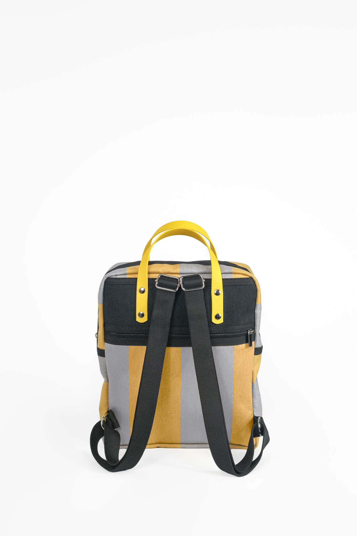 Tienda especializada en las mejores marcas de Ropa Ética, Sostenible y de algodón orgánico en Granada y Jaén. SKFK, Skunkfunk, PAN Producto BásicoMOCHILA CITY LITTLE