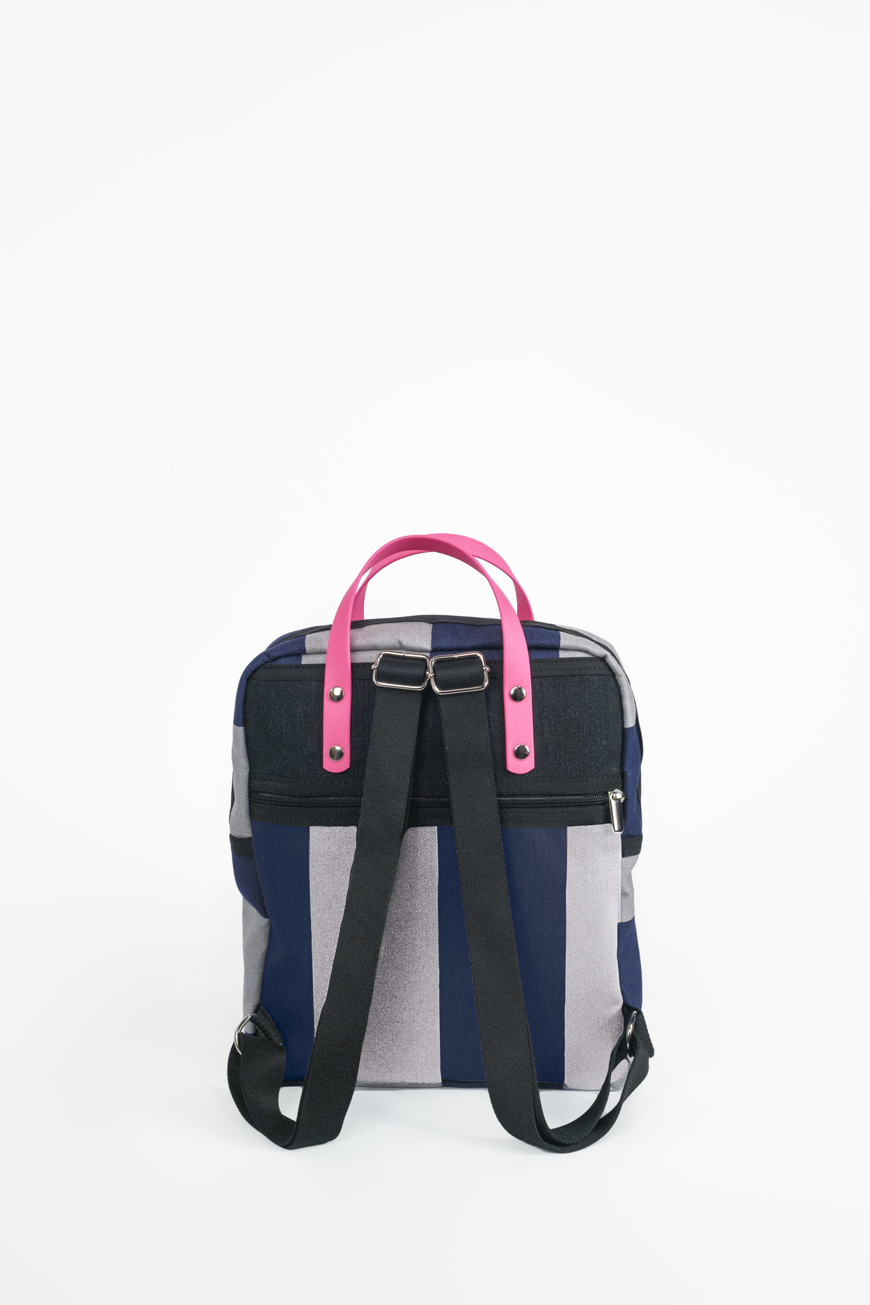 Tienda especializada en las mejores marcas de Ropa Ética, Sostenible y de algodón orgánico en Granada y Jaén. SKFK, Skunkfunk, PAN Producto BásicoMOCHILA CITY LITTLE