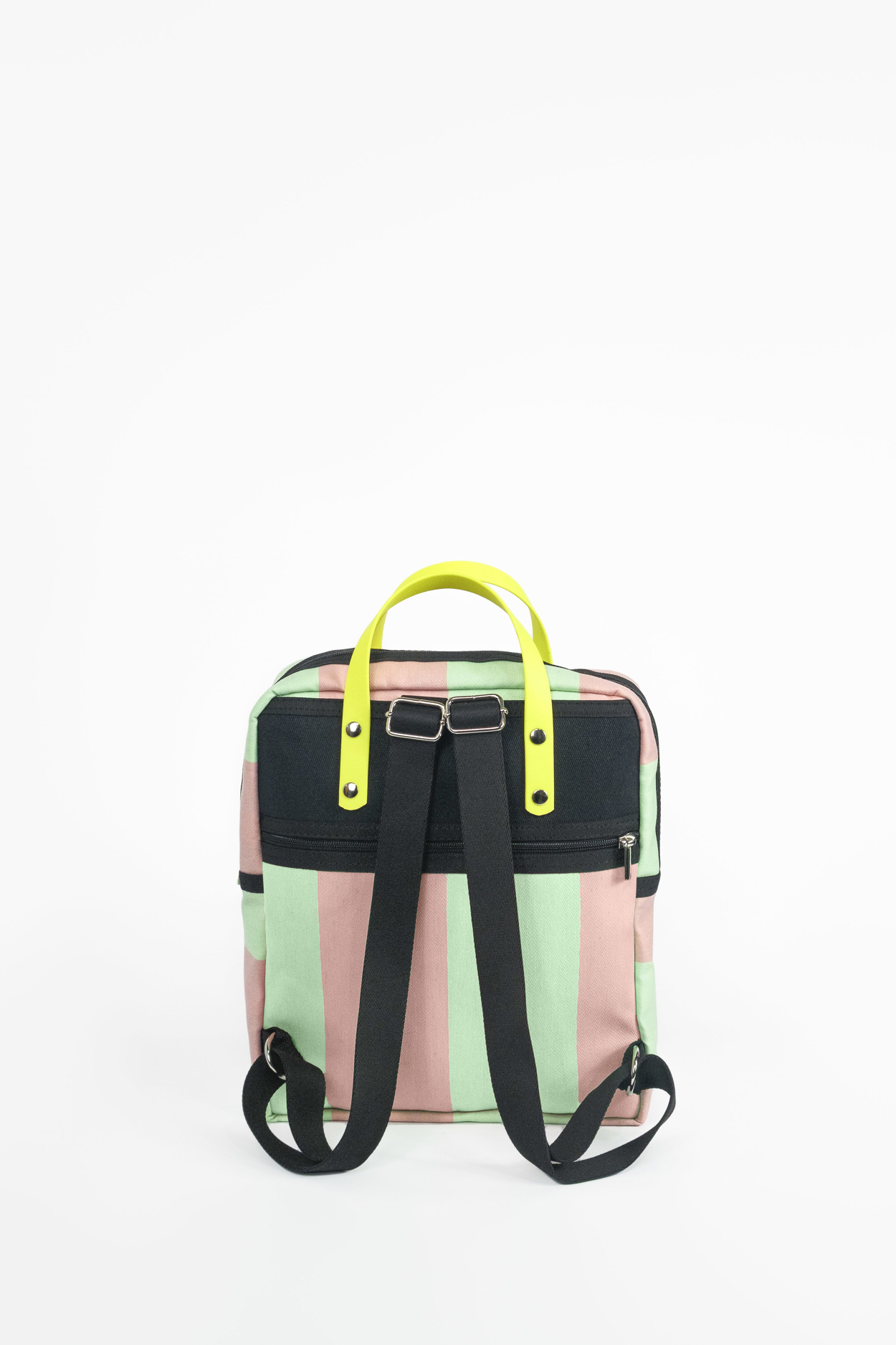 Tienda especializada en las mejores marcas de Ropa Ética, Sostenible y de algodón orgánico en Granada y Jaén. SKFK, Skunkfunk, PAN Producto BásicoMOCHILA CITY LITTLE