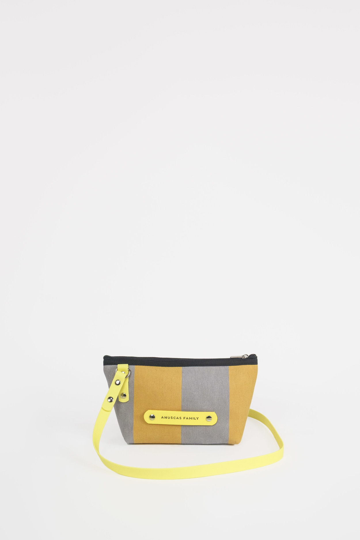 Tienda especializada en las mejores marcas de Ropa Ética, Sostenible y de algodón orgánico en Granada y Jaén. SKFK, Skunkfunk, PAN Producto Básico BOLSO LITTLE NEW