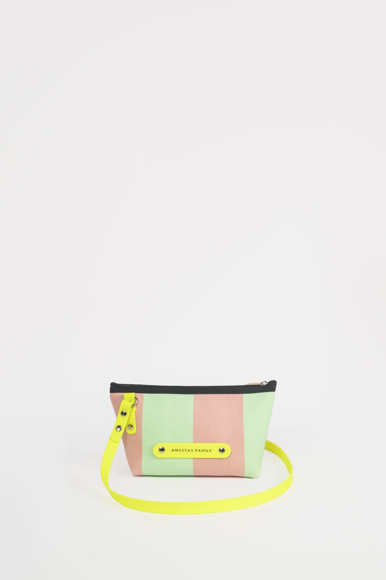 Tienda especializada en las mejores marcas de Ropa Ética, Sostenible y de algodón orgánico en Granada y Jaén. SKFK, Skunkfunk, PAN Producto Básico BOLSO LITTLE NEW