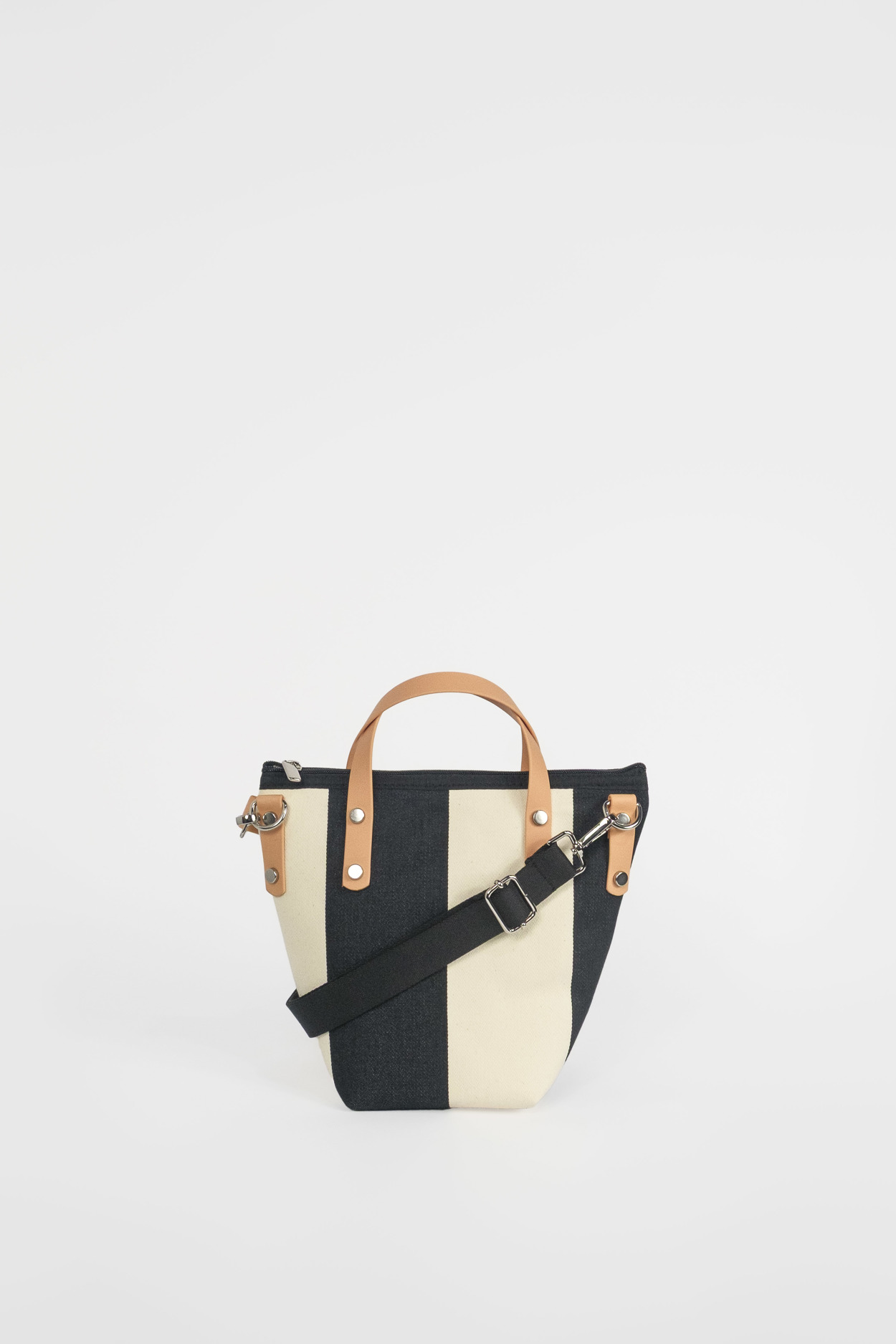 Tienda especializada en las mejores marcas de Ropa Ética, Sostenible y de algodón orgánico en Granada y Jaén. SKFK, Skunkfunk, PAN Producto BásicoBOLSO CAPRI