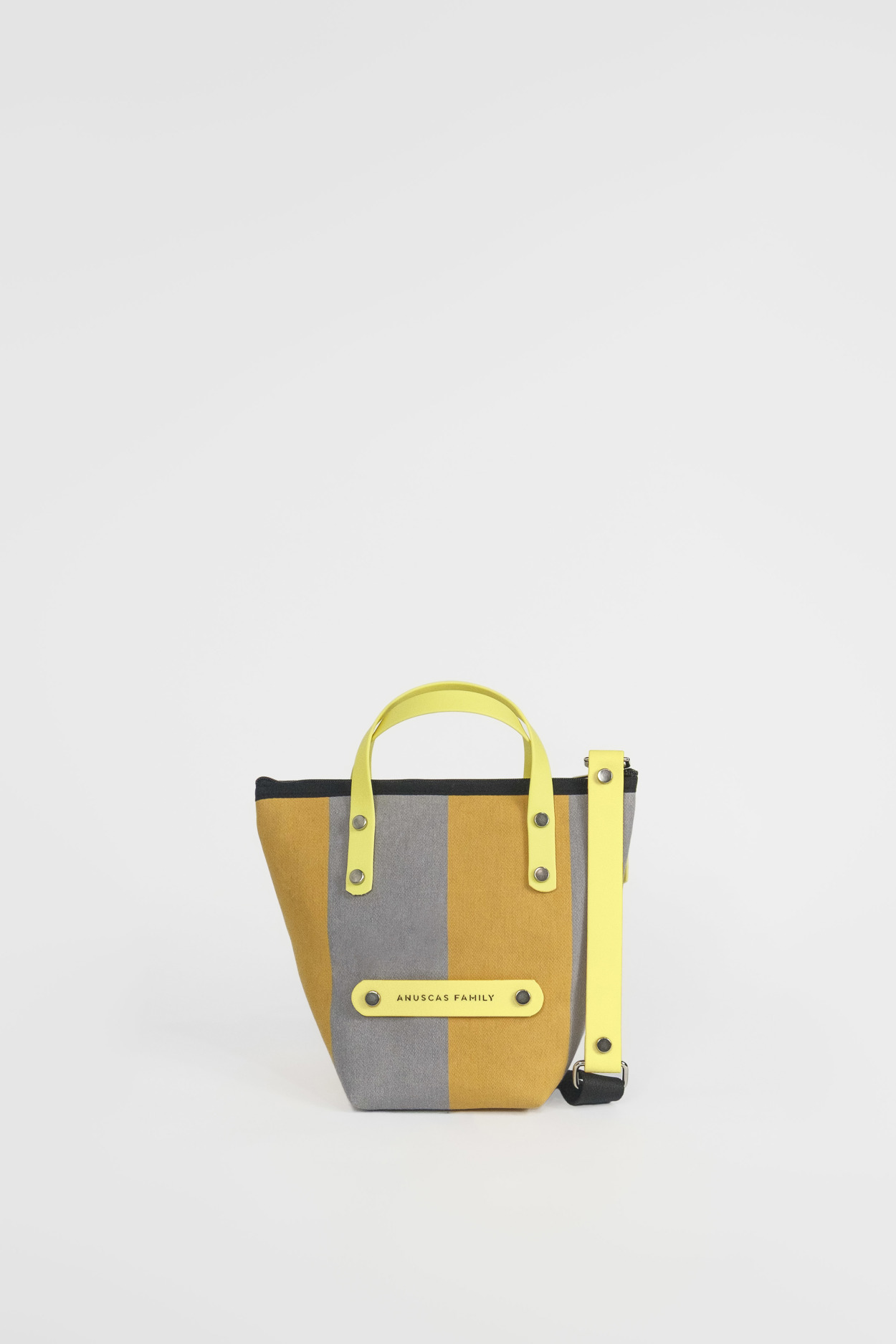 Tienda especializada en las mejores marcas de Ropa Ética, Sostenible y de algodón orgánico en Granada y Jaén. SKFK, Skunkfunk, PAN Producto Básico BOLSO CAPRI