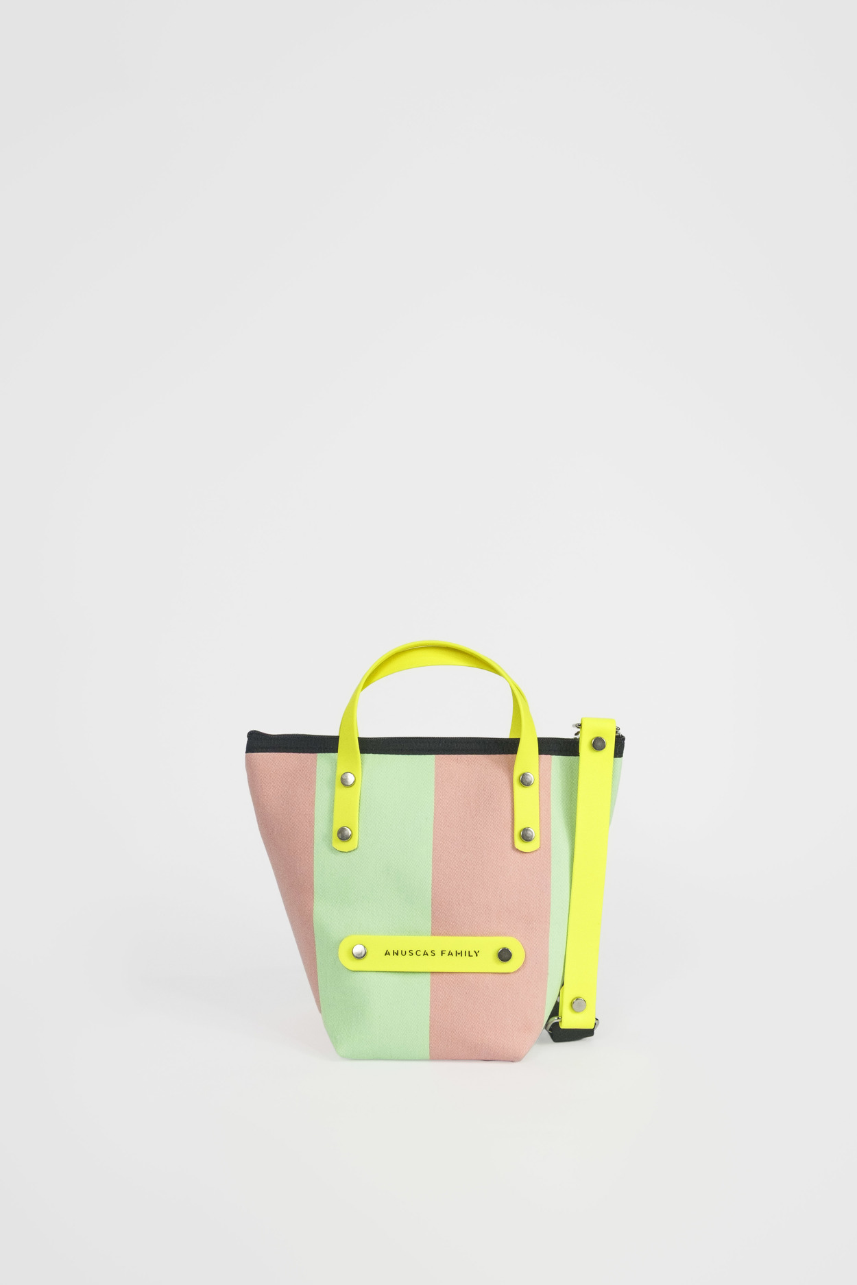 Tienda especializada en las mejores marcas de Ropa Ética, Sostenible y de algodón orgánico en Granada y Jaén. SKFK, Skunkfunk, PAN Producto Básico BOLSO CAPRI