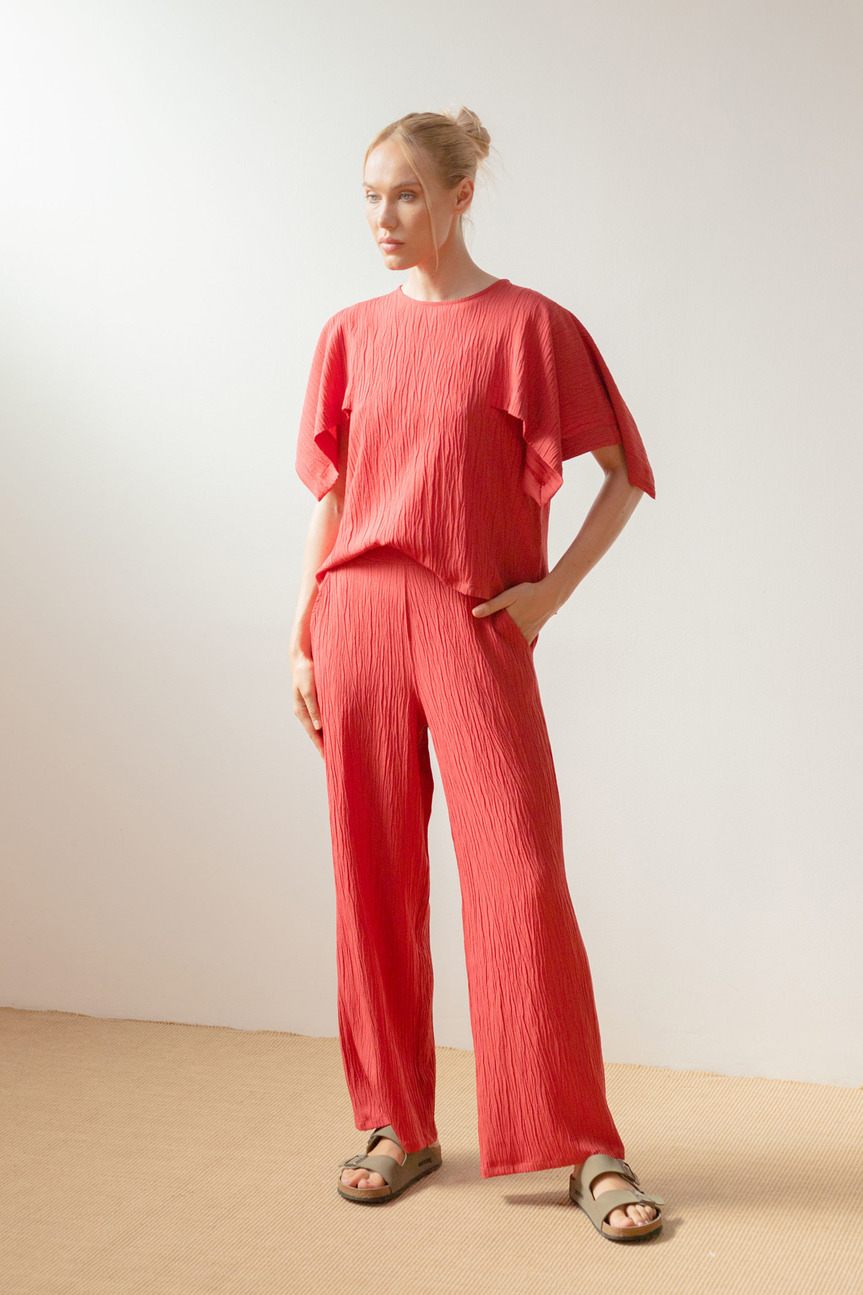 Tienda especializada en las mejores marcas de Ropa Ética, Sostenible y de algodón orgánico en Granada y Jaén. SKFK, Skunkfunk, PAN Producto BásicoBLUSA FRESA