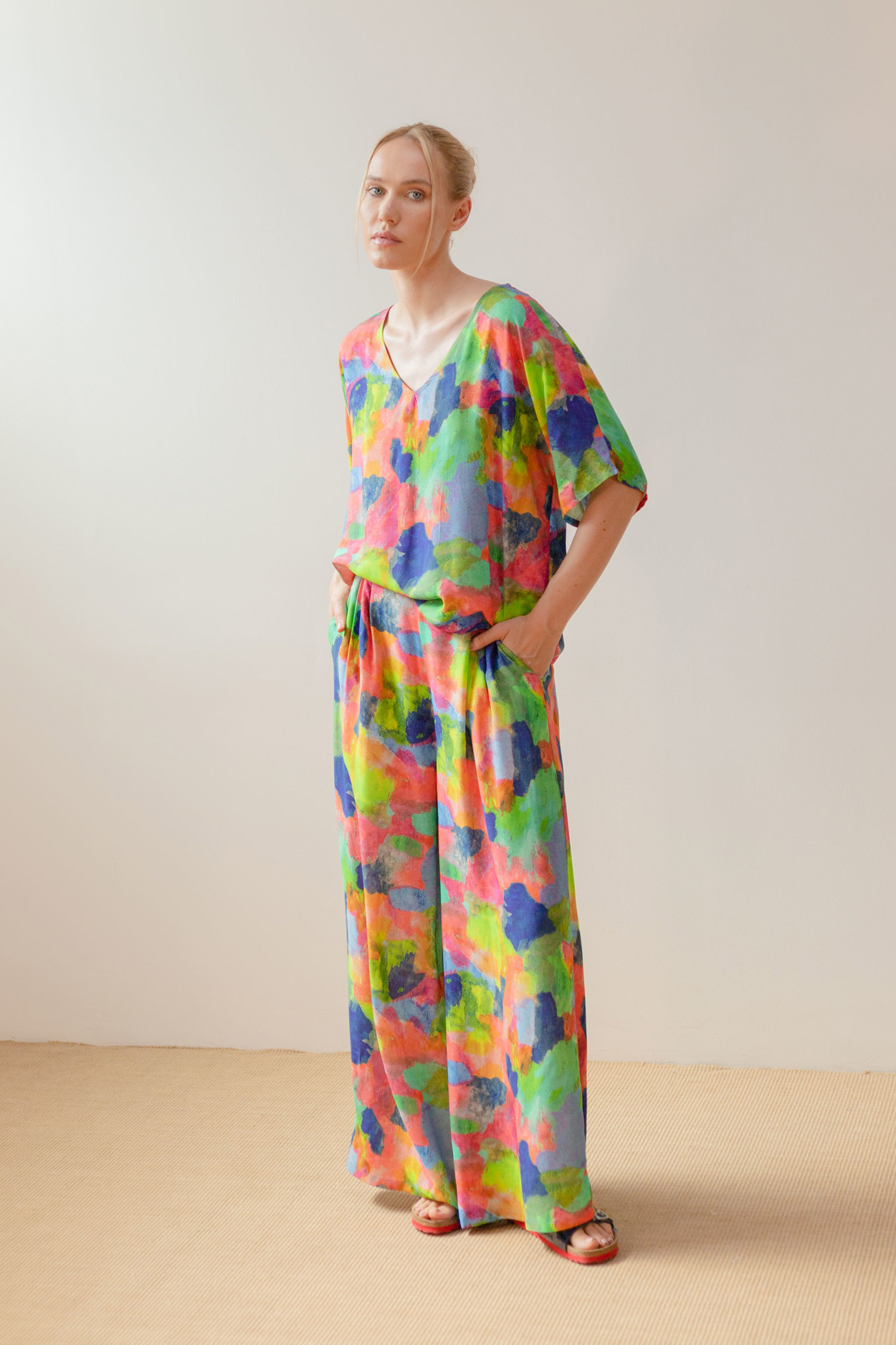 Tienda especializada en las mejores marcas de Ropa Ética, Sostenible y de algodón orgánico en Granada y Jaén. SKFK, Skunkfunk, PAN Producto BásicoBLUSA MULTICOLOR