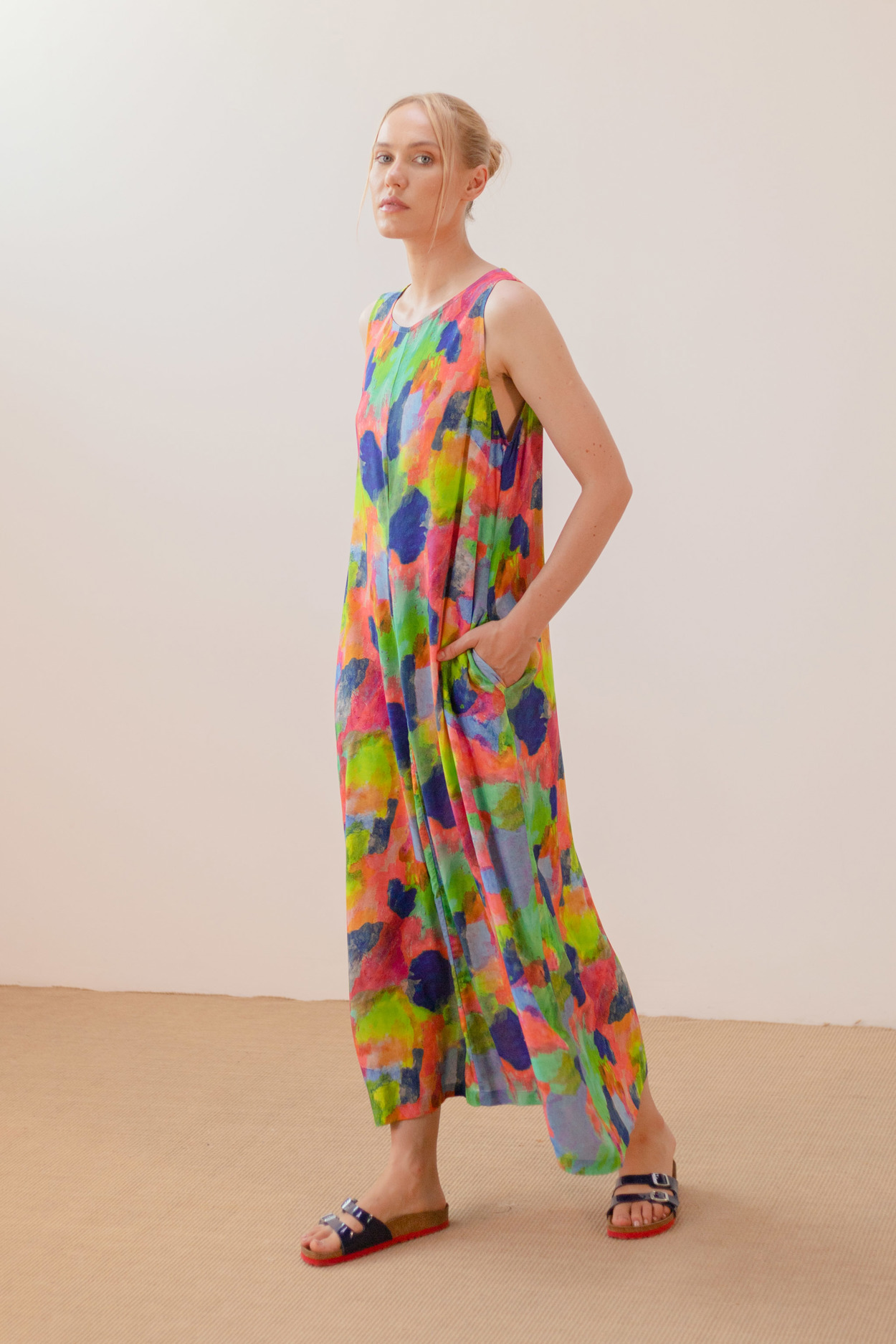 Tienda especializada en las mejores marcas de Ropa Ética, Sostenible y de algodón orgánico en Granada y Jaén. SKFK, Skunkfunk, PAN Producto Básico VESTIDO MULTICOLOR