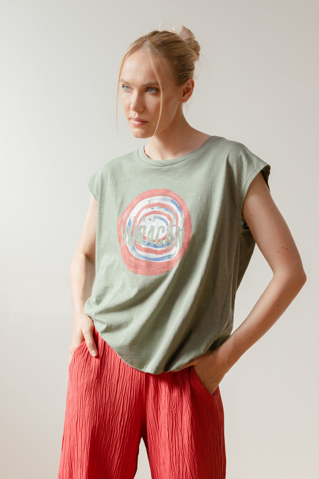 Tienda especializada en las mejores marcas de Ropa Ética, Sostenible y de algodón orgánico en Granada y Jaén. SKFK, Skunkfunk, PAN Producto Básico CAMISETA HURACÁN