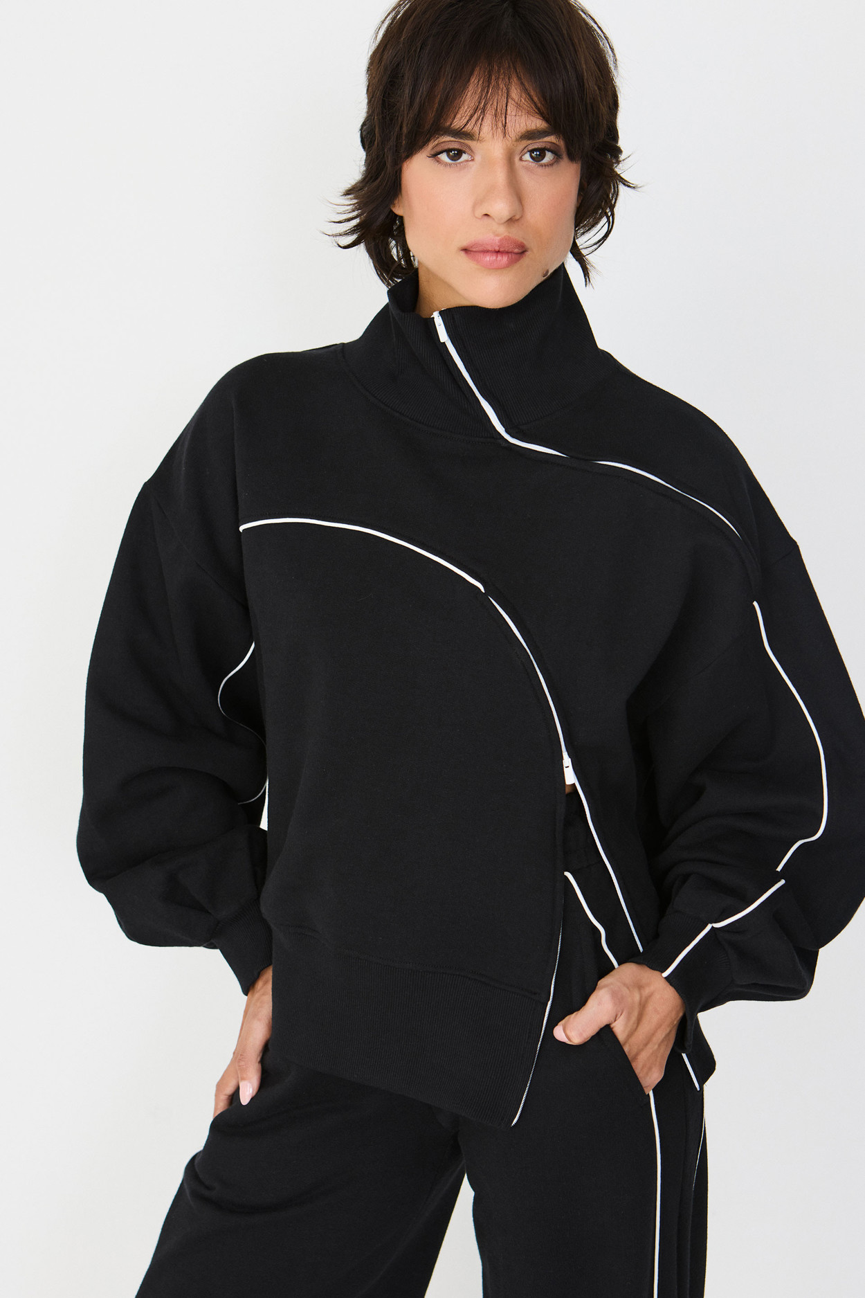 Tienda especializada en las mejores marcas de Ropa Ética, Sostenible y de algodón orgánico en Granada y Jaén. SKFK, Skunkfunk, PAN Producto Básico SUDADERA ELISENE