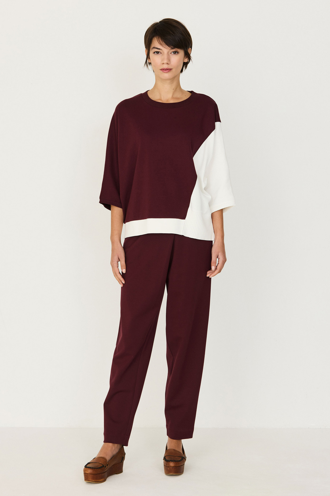 Tienda especializada en las mejores marcas de Ropa Ética, Sostenible y de algodón orgánico en Granada y Jaén. SKFK, Skunkfunk, PAN Producto BásicoCAMISETA ALORIA