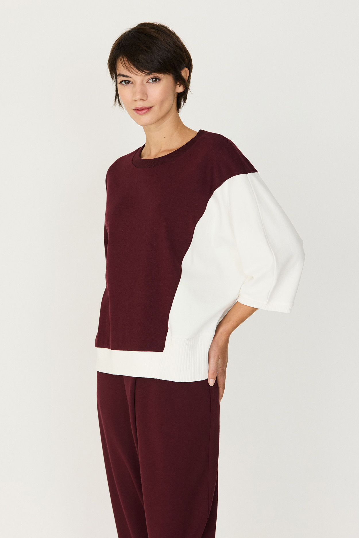 Tienda especializada en las mejores marcas de Ropa Ética, Sostenible y de algodón orgánico en Granada y Jaén. SKFK, Skunkfunk, PAN Producto Básico CAMISETA ALORIA