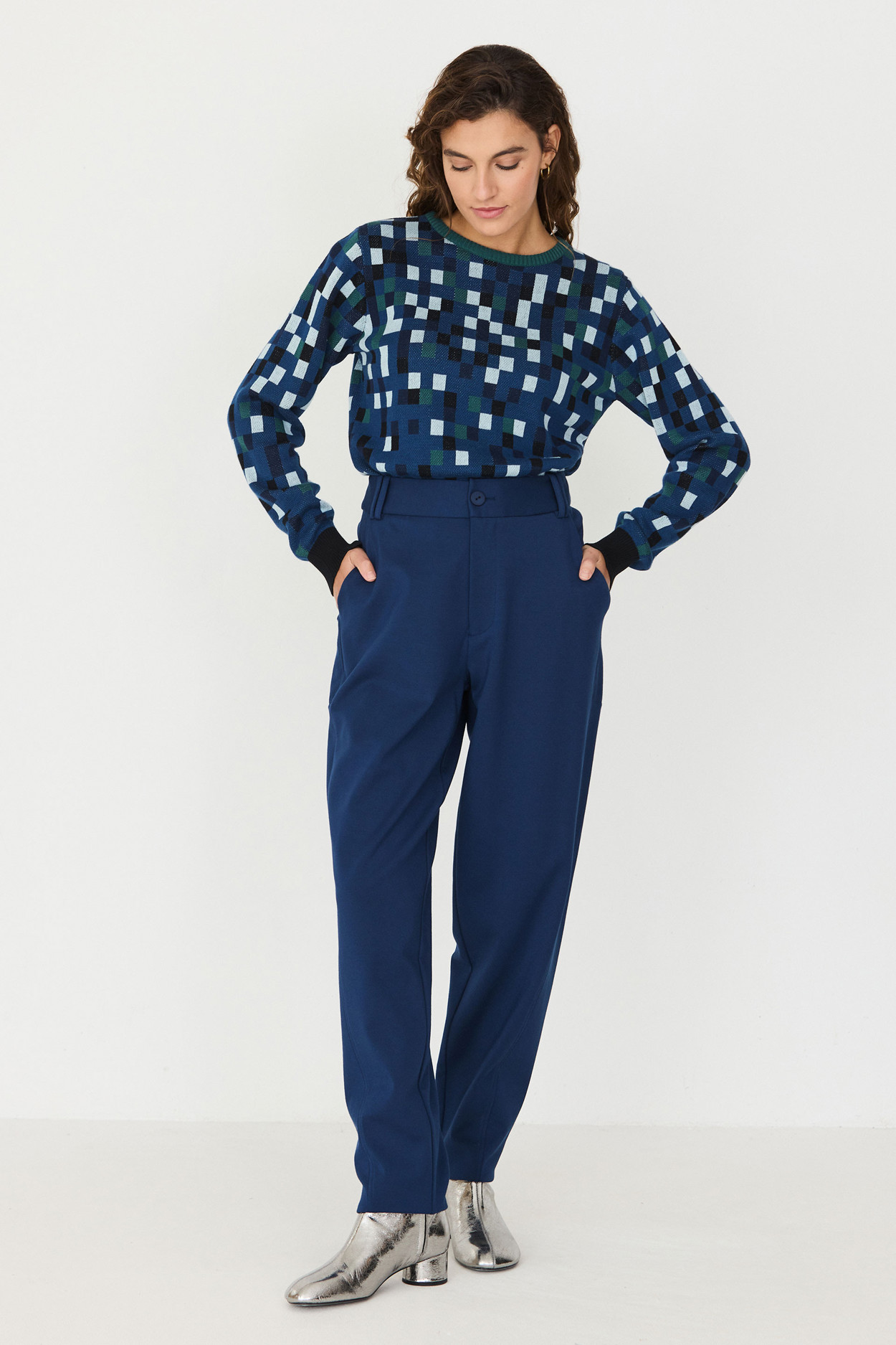 Tienda especializada en las mejores marcas de Ropa Ética, Sostenible y de algodón orgánico en Granada y Jaén. SKFK, Skunkfunk, PAN Producto Básico PANTALÓN MIRARI
