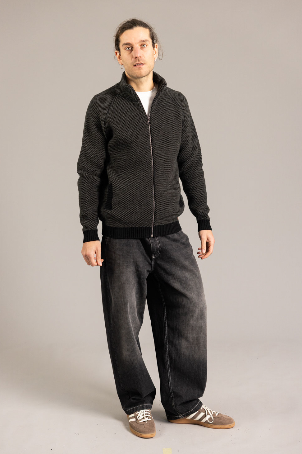 Tienda especializada en las mejores marcas de Ropa Ética, Sostenible y de algodón orgánico en Granada y Jaén. SKFK, Skunkfunk, PAN Producto BásicoREBECA GINEBRÓ