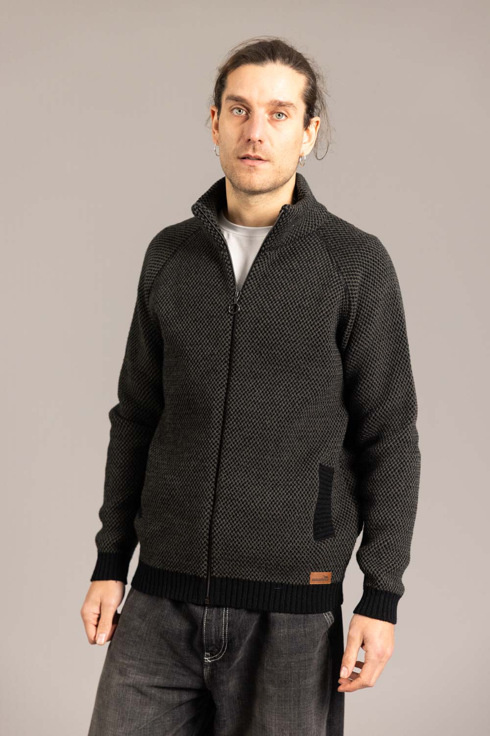 Tienda especializada en las mejores marcas de Ropa Ética, Sostenible y de algodón orgánico en Granada y Jaén. SKFK, Skunkfunk, PAN Producto BásicoREBECA GINEBRÓ