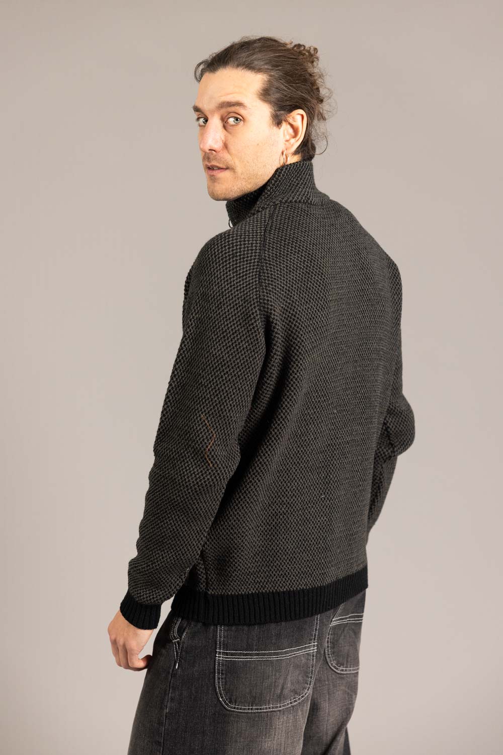 Tienda especializada en las mejores marcas de Ropa Ética, Sostenible y de algodón orgánico en Granada y Jaén. SKFK, Skunkfunk, PAN Producto BásicoREBECA GINEBRÓ