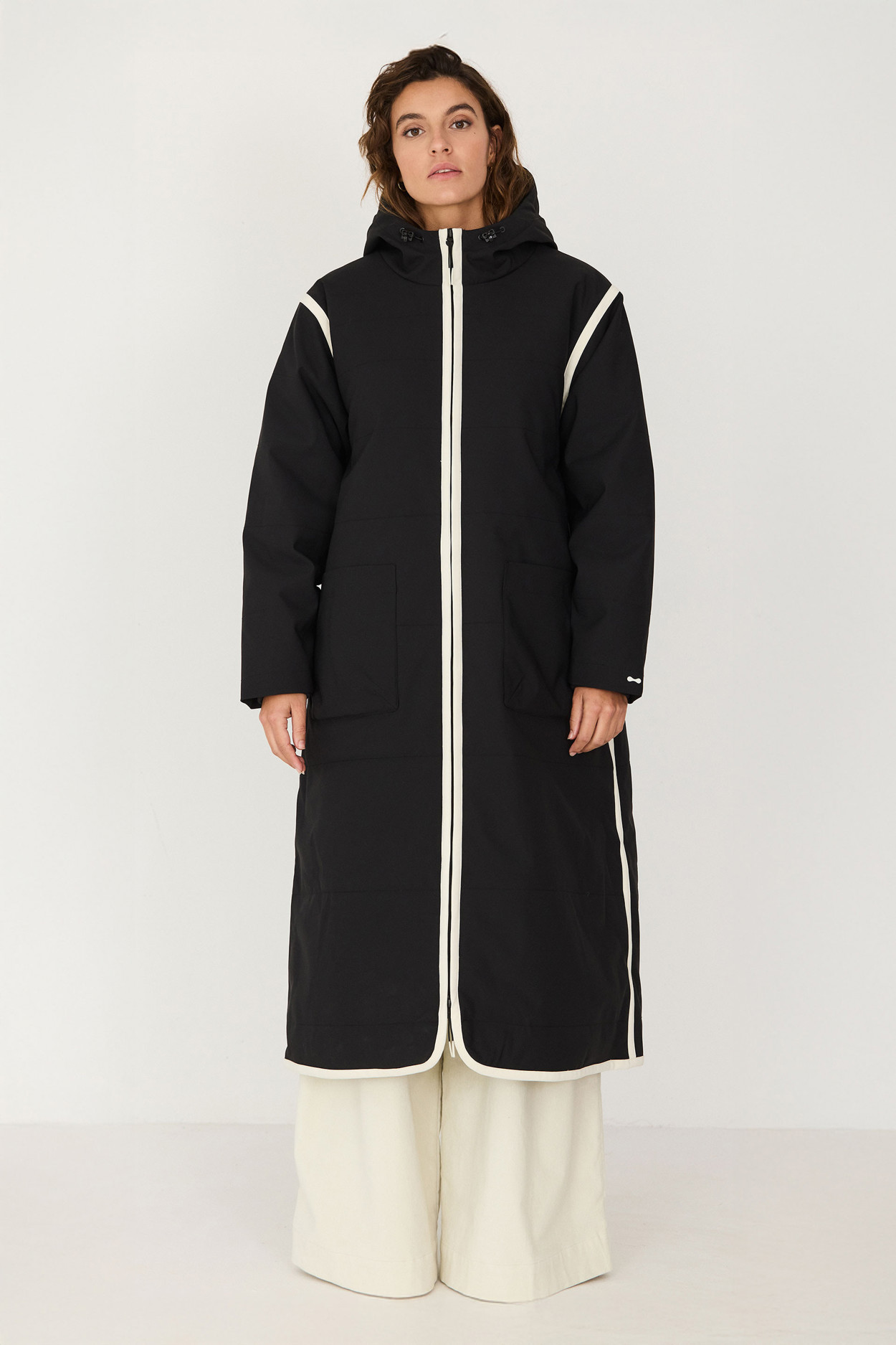 Tienda especializada en las mejores marcas de Ropa Ética, Sostenible y de algodón orgánico en Granada y Jaén. SKFK, Skunkfunk, PAN Producto Básico ABRIGO GARAI