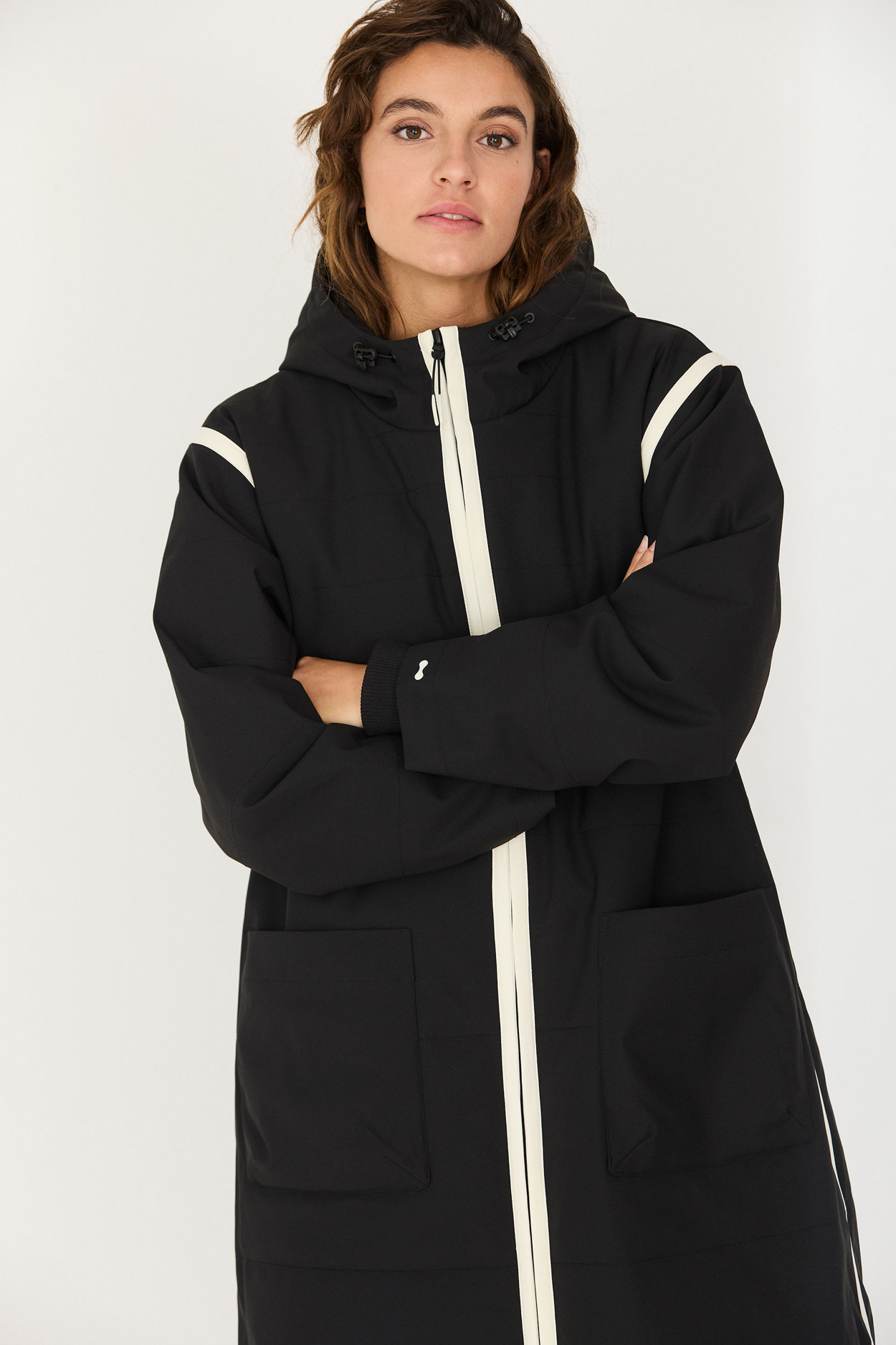 Tienda especializada en las mejores marcas de Ropa Ética, Sostenible y de algodón orgánico en Granada y Jaén. SKFK, Skunkfunk, PAN Producto BásicoABRIGO GARAI