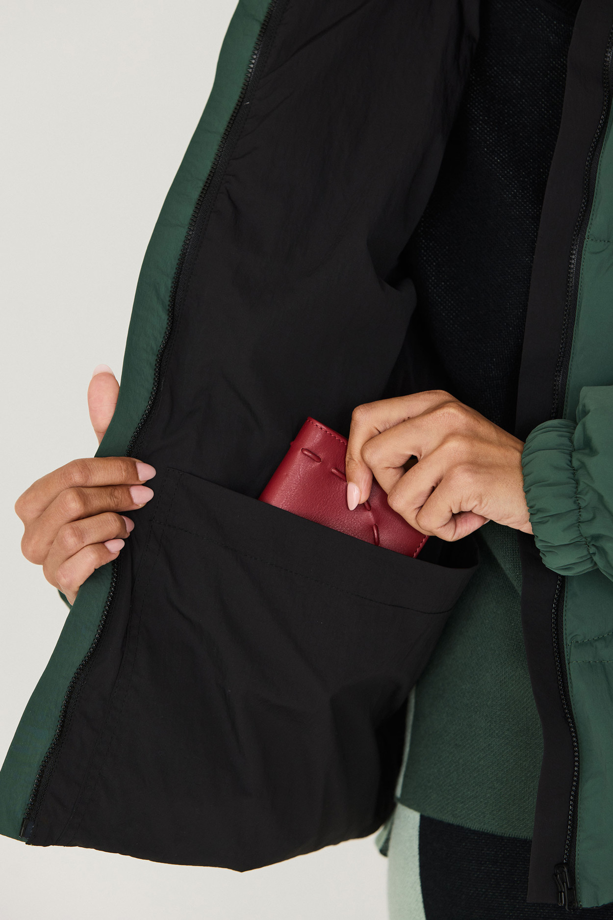 Tienda especializada en las mejores marcas de Ropa Ética, Sostenible y de algodón orgánico en Granada y Jaén. SKFK, Skunkfunk, PAN Producto BásicoABRIGO BONBOIA (REVERSIBLE)