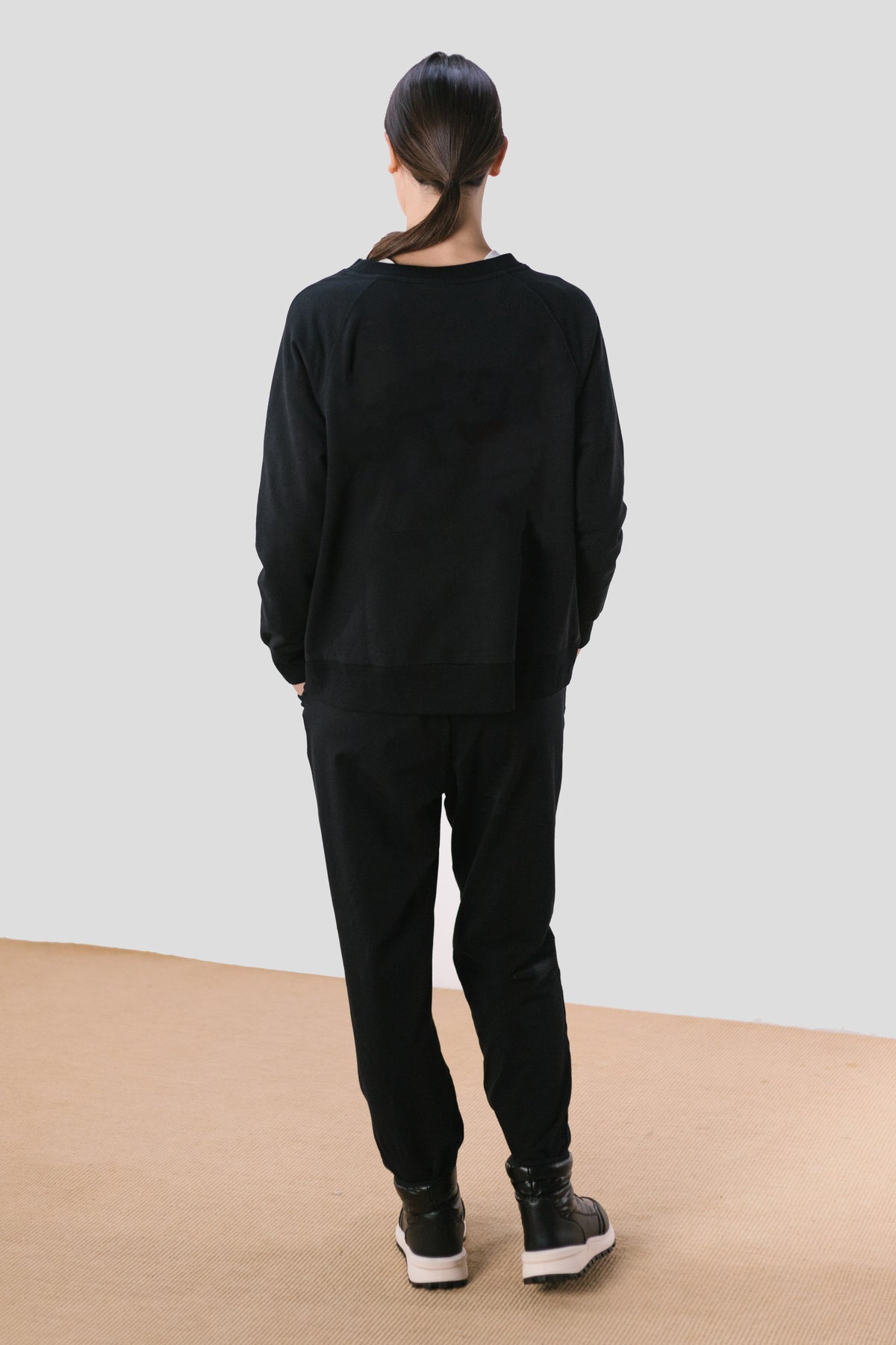 Tienda especializada en las mejores marcas de Ropa Ética, Sostenible y de algodón orgánico en Granada y Jaén. SKFK, Skunkfunk, PAN Producto BásicoSUDADERA TUSI
