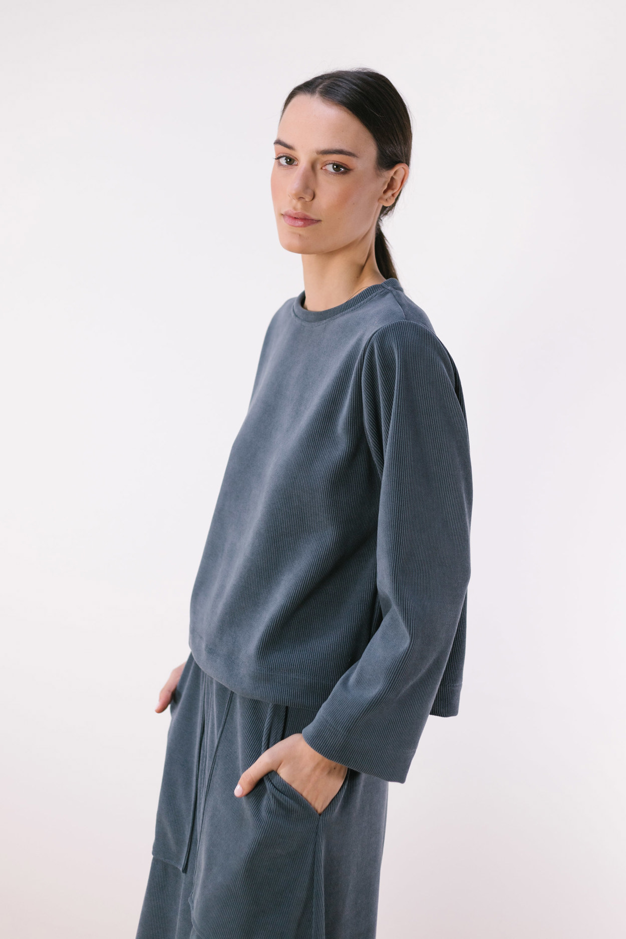 Tienda especializada en las mejores marcas de Ropa Ética, Sostenible y de algodón orgánico en Granada y Jaén. SKFK, Skunkfunk, PAN Producto Básico CAMISETA TEXTURA