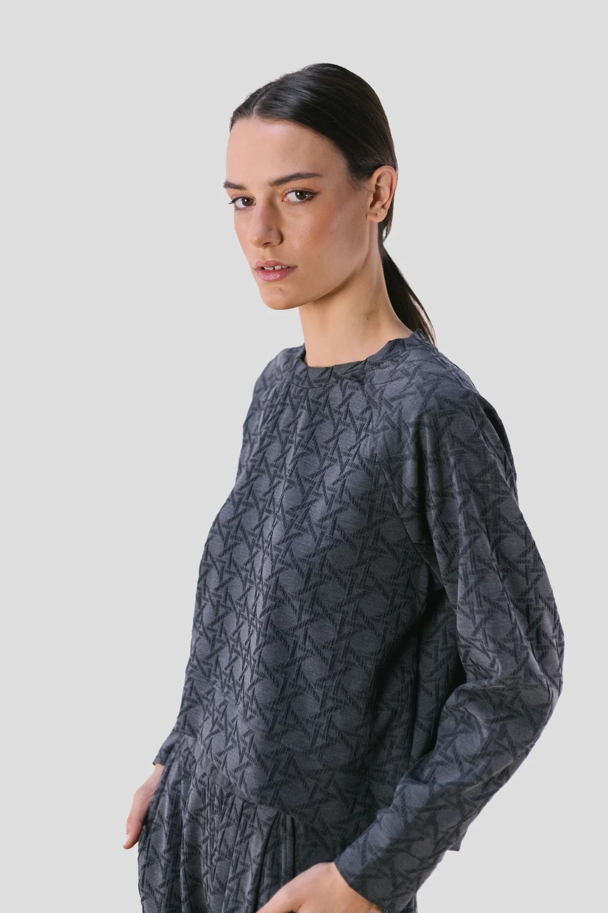 Tienda especializada en las mejores marcas de Ropa Ética, Sostenible y de algodón orgánico en Granada y Jaén. SKFK, Skunkfunk, PAN Producto Básico BLUSA KUANWEI