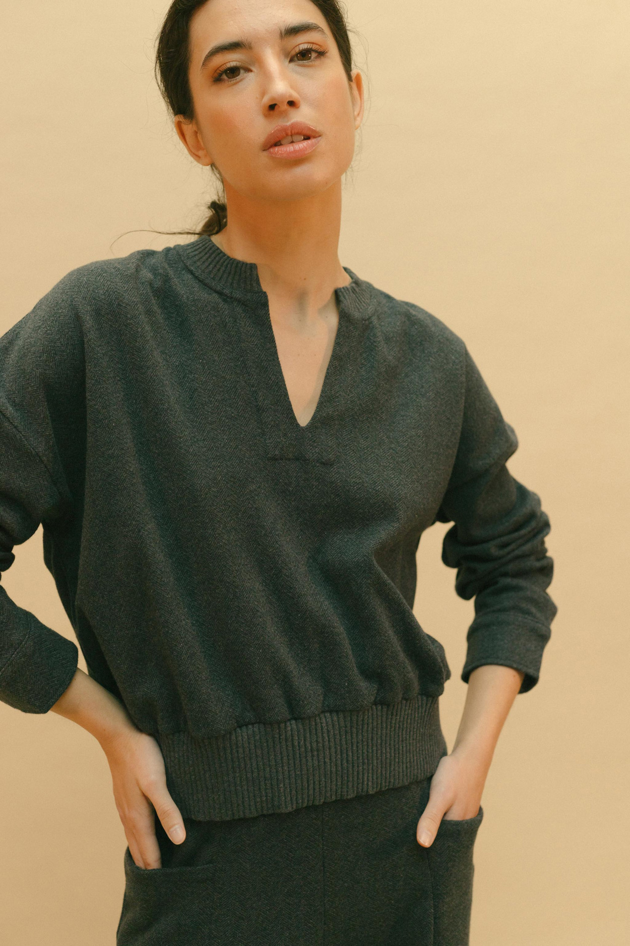 Tienda especializada en las mejores marcas de Ropa Ética, Sostenible y de algodón orgánico en Granada y Jaén. SKFK, Skunkfunk, PAN Producto Básico JERSEY CARLA