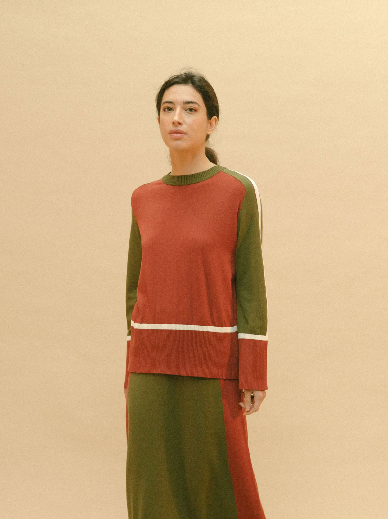Tienda especializada en las mejores marcas de Ropa Ética, Sostenible y de algodón orgánico en Granada y Jaén. SKFK, Skunkfunk, PAN Producto Básico JERSEY GAIA