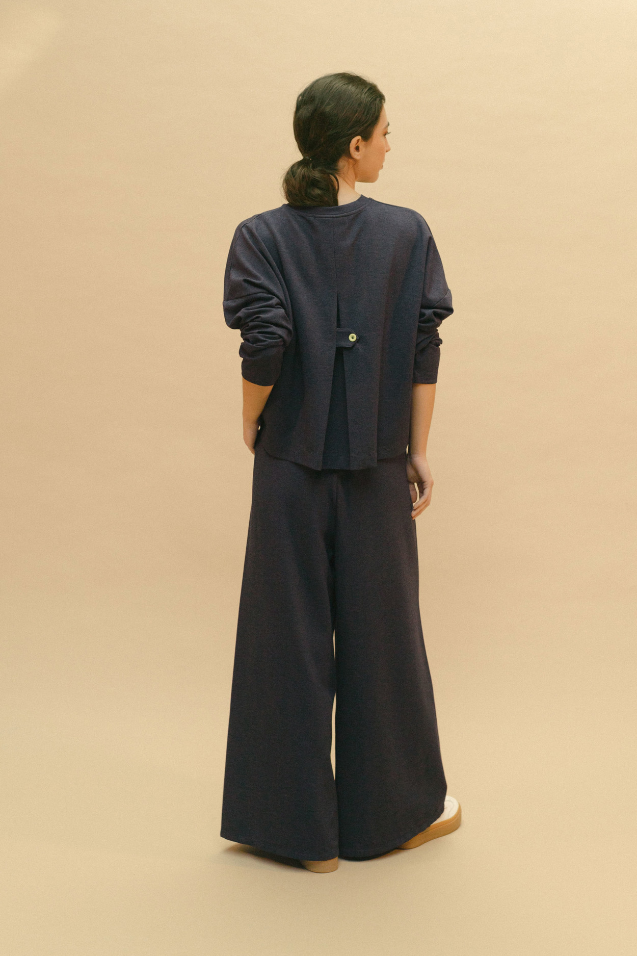 Tienda especializada en las mejores marcas de Ropa Ética, Sostenible y de algodón orgánico en Granada y Jaén. SKFK, Skunkfunk, PAN Producto BásicoPANTALÓN DELIA
