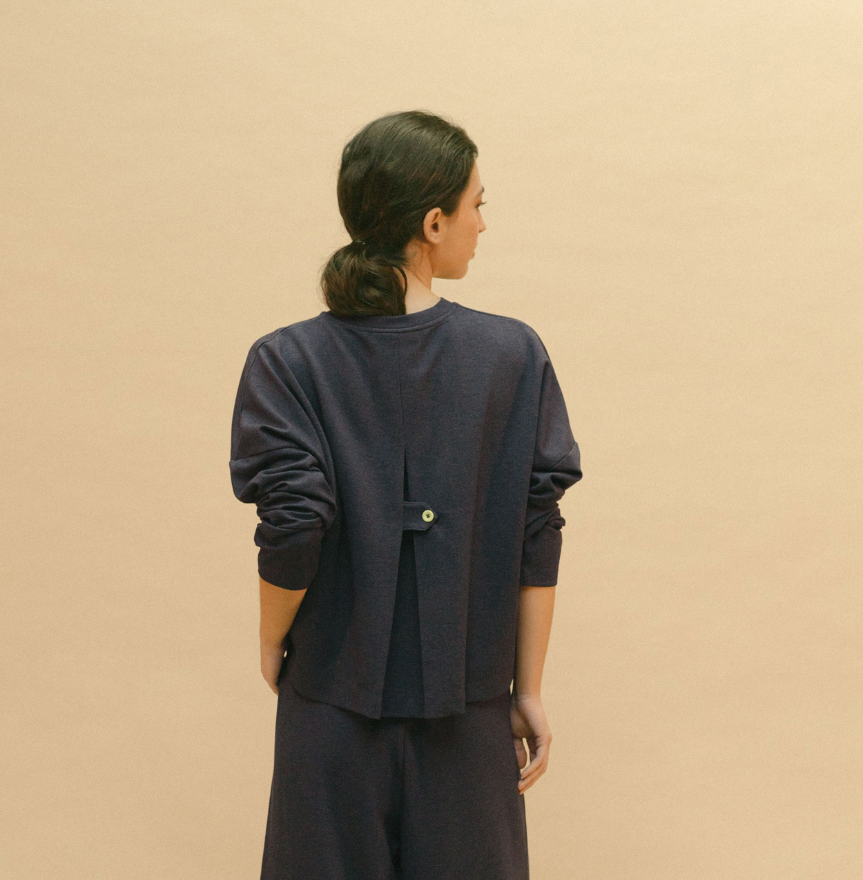 Tienda especializada en las mejores marcas de Ropa Ética, Sostenible y de algodón orgánico en Granada y Jaén. SKFK, Skunkfunk, PAN Producto Básico BLUSA DELIA