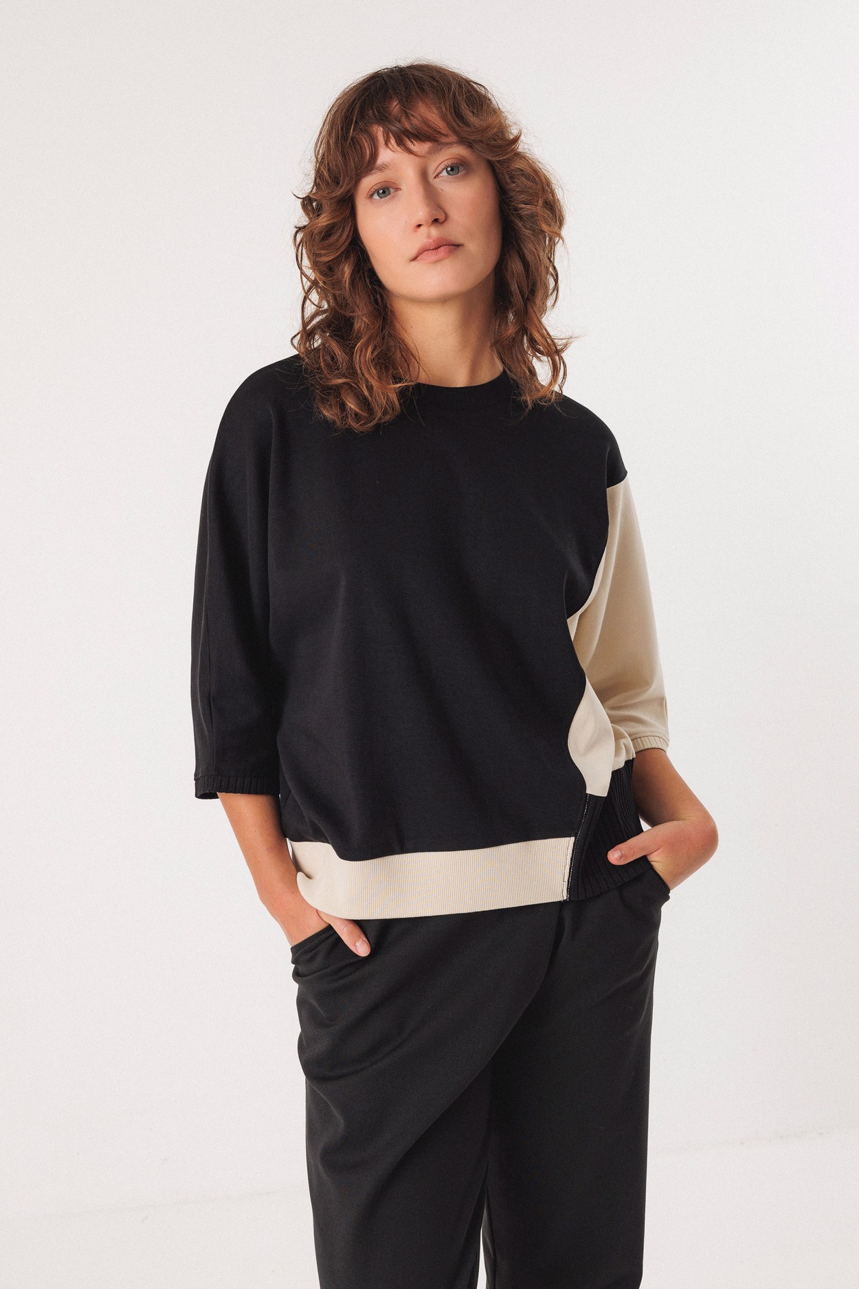 Tienda especializada en las mejores marcas de Ropa Ética, Sostenible y de algodón orgánico en Granada y Jaén. SKFK, Skunkfunk, PAN Producto BásicoCAMISETA ALORIA