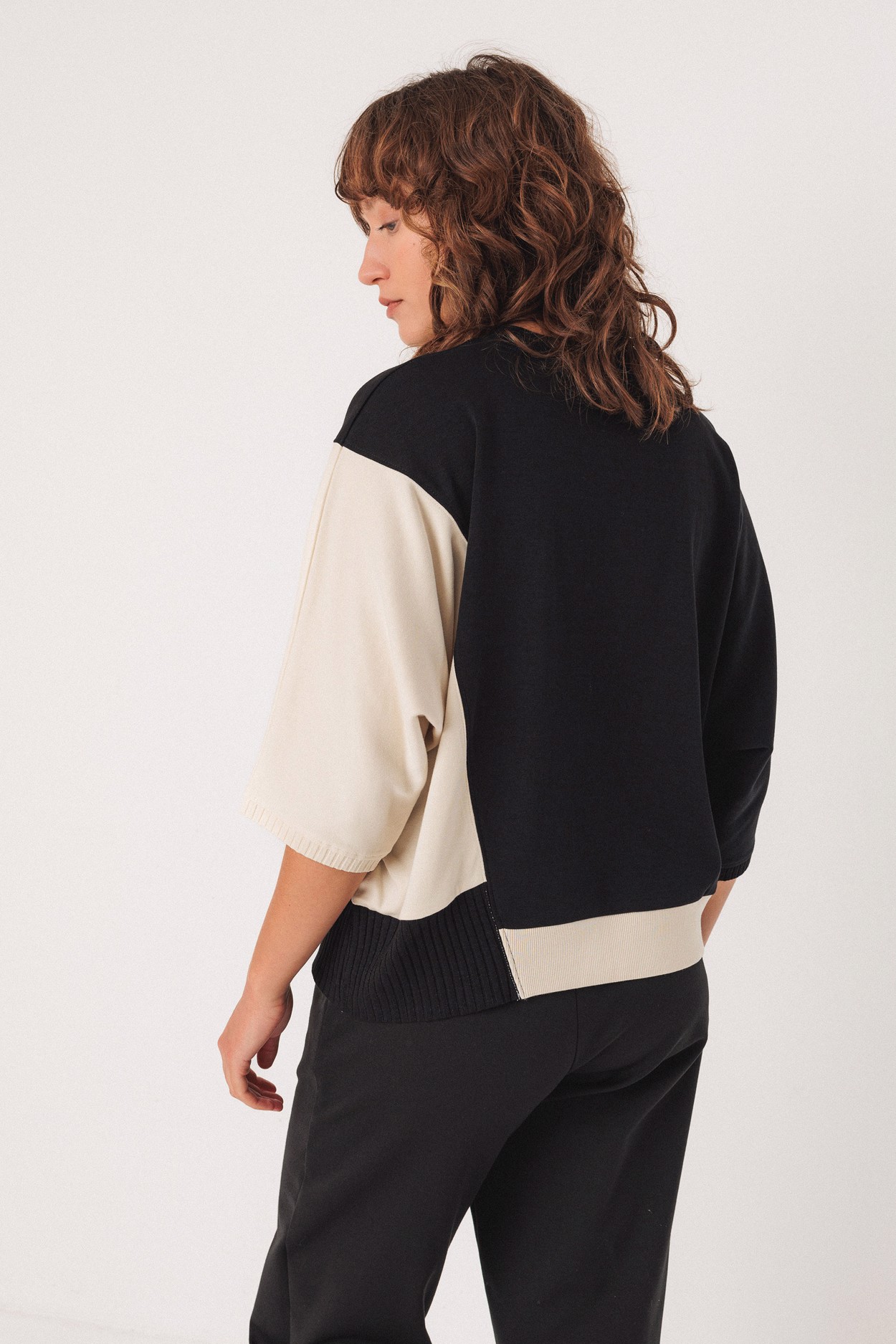 Tienda especializada en las mejores marcas de Ropa Ética, Sostenible y de algodón orgánico en Granada y Jaén. SKFK, Skunkfunk, PAN Producto BásicoCAMISETA ALORIA