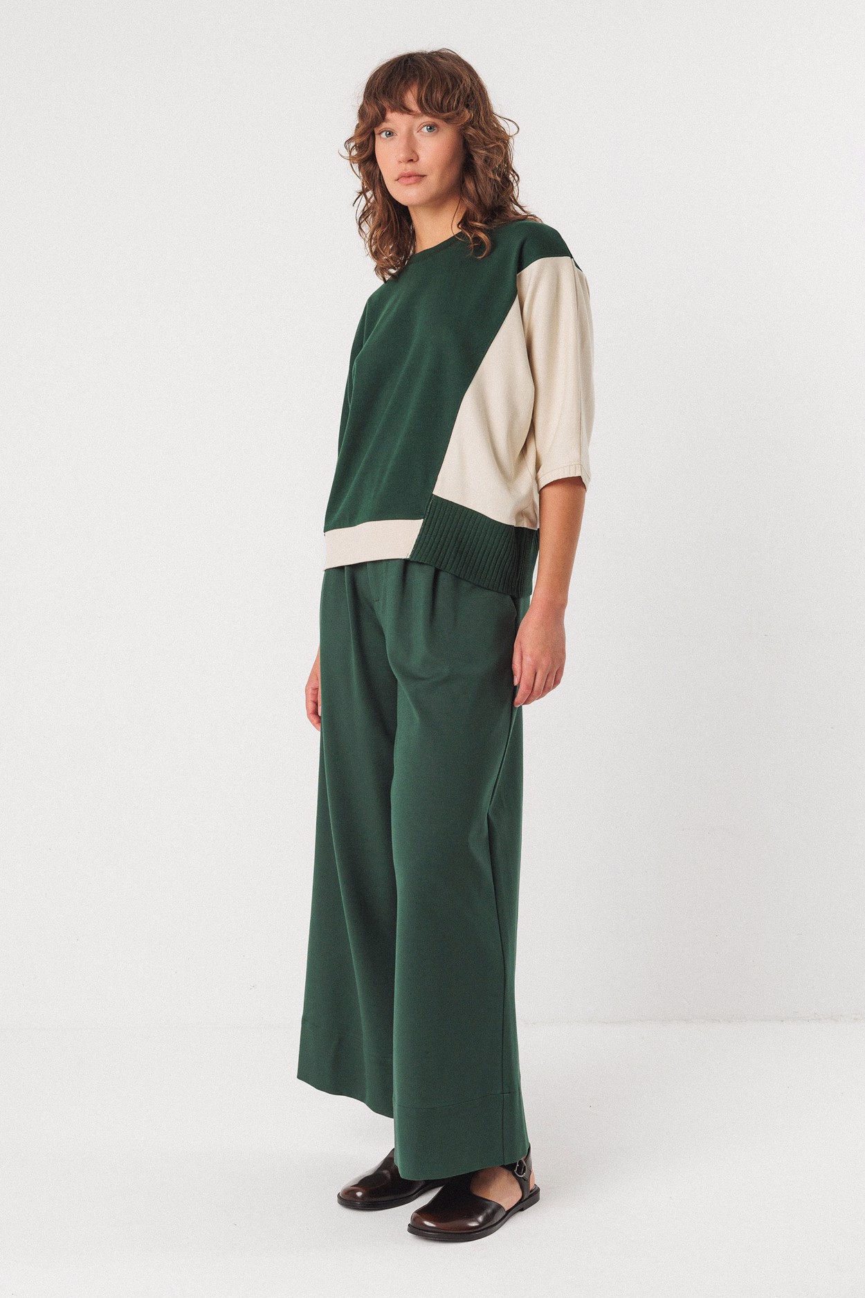 Tienda especializada en las mejores marcas de Ropa Ética, Sostenible y de algodón orgánico en Granada y Jaén. SKFK, Skunkfunk, PAN Producto BásicoCAMISETA ALORIA