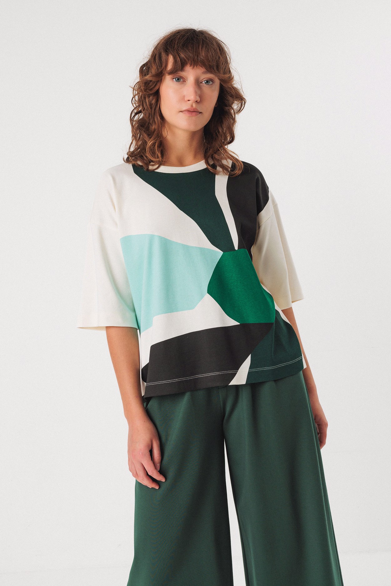 Tienda especializada en las mejores marcas de Ropa Ética, Sostenible y de algodón orgánico en Granada y Jaén. SKFK, Skunkfunk, PAN Producto Básico CAMISETA LARIZ