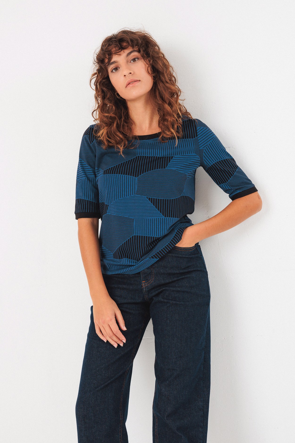 Tienda especializada en las mejores marcas de Ropa Ética, Sostenible y de algodón orgánico en Granada y Jaén. SKFK, Skunkfunk, PAN Producto Básico CAMISETA OIANKO