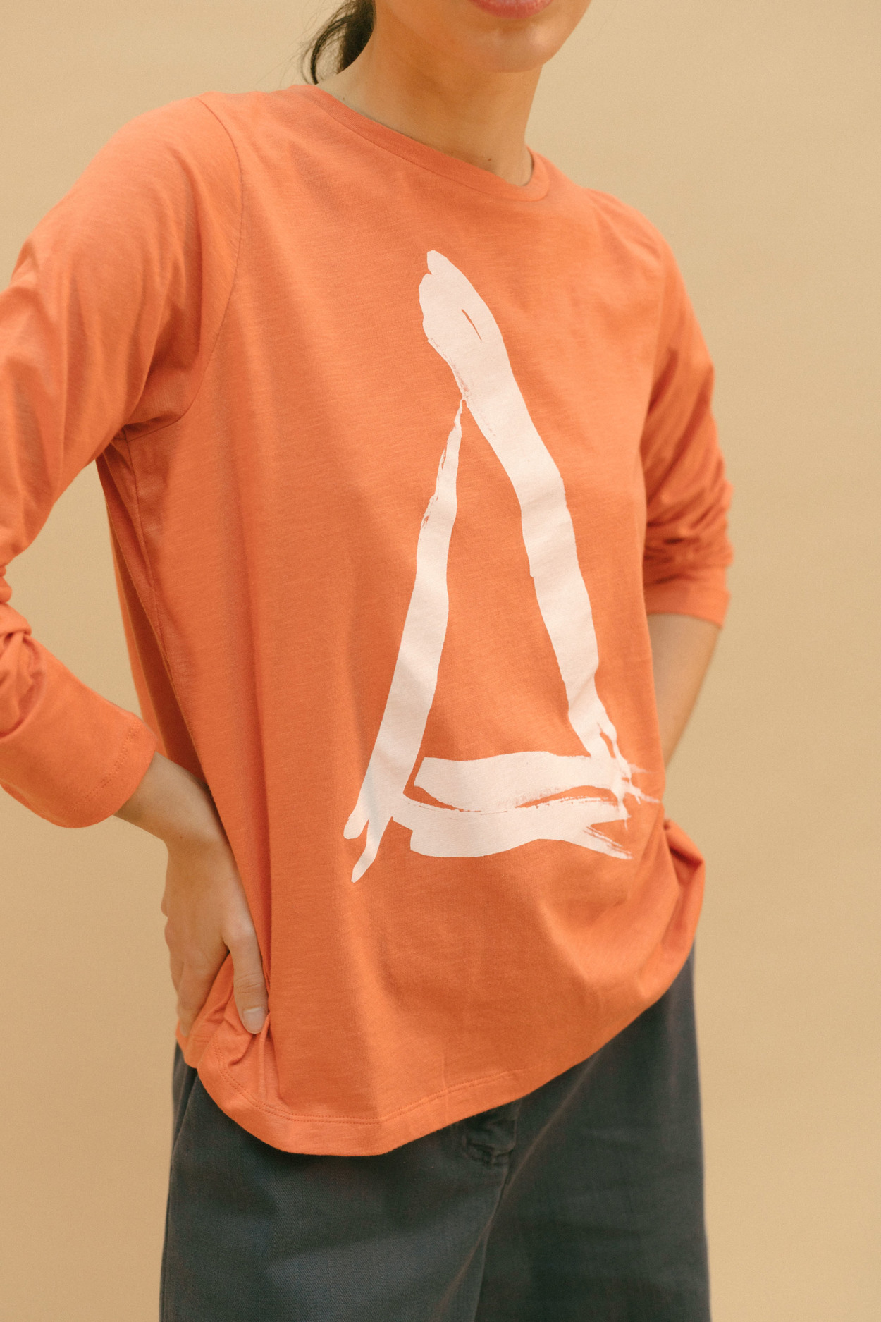 Tienda especializada en las mejores marcas de Ropa Ética, Sostenible y de algodón orgánico en Granada y Jaén. SKFK, Skunkfunk, PAN Producto BásicoCAMISETA VELA