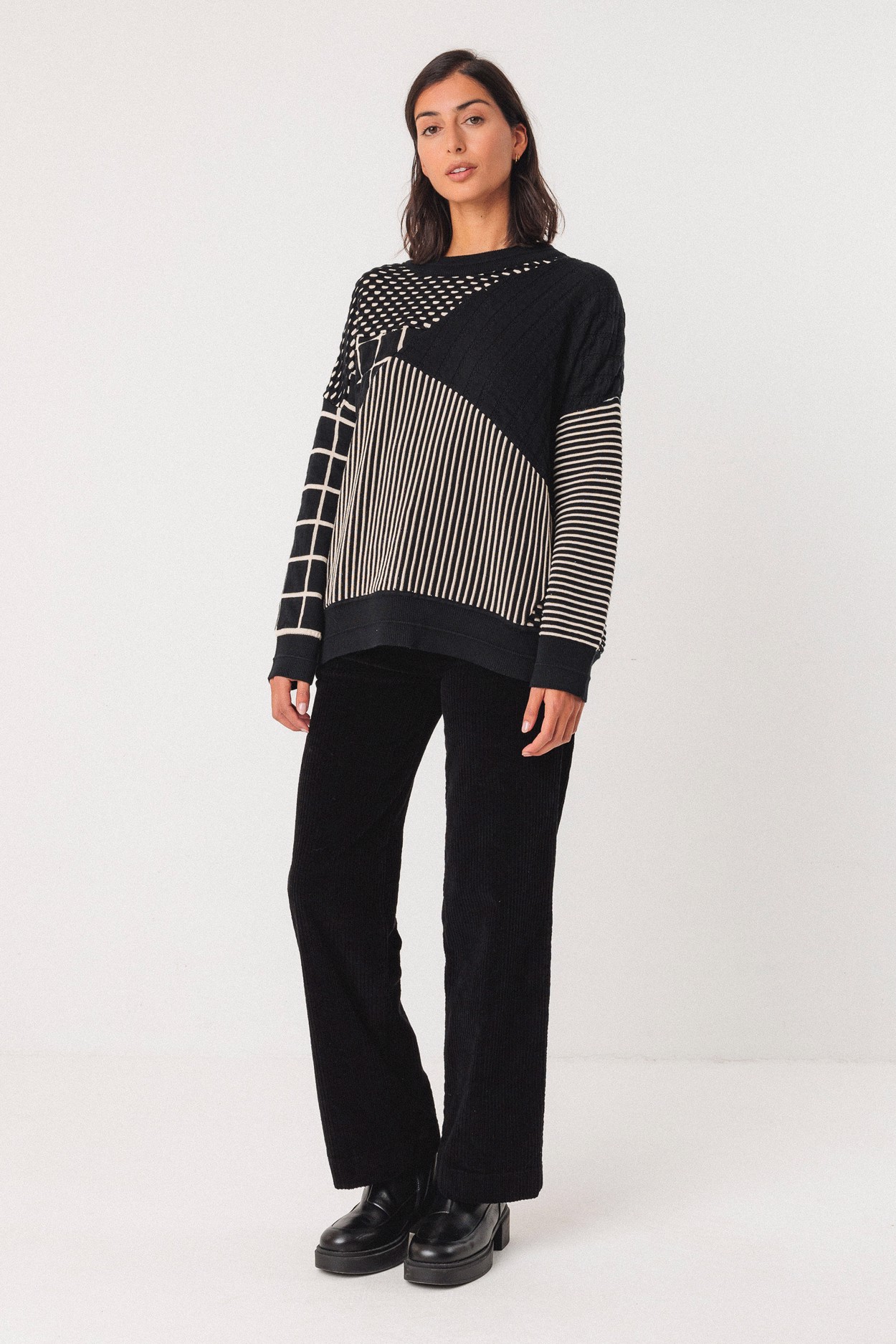 Tienda especializada en las mejores marcas de Ropa Ética, Sostenible y de algodón orgánico en Granada y Jaén. SKFK, Skunkfunk, PAN Producto BásicoJERSEY ISMENE