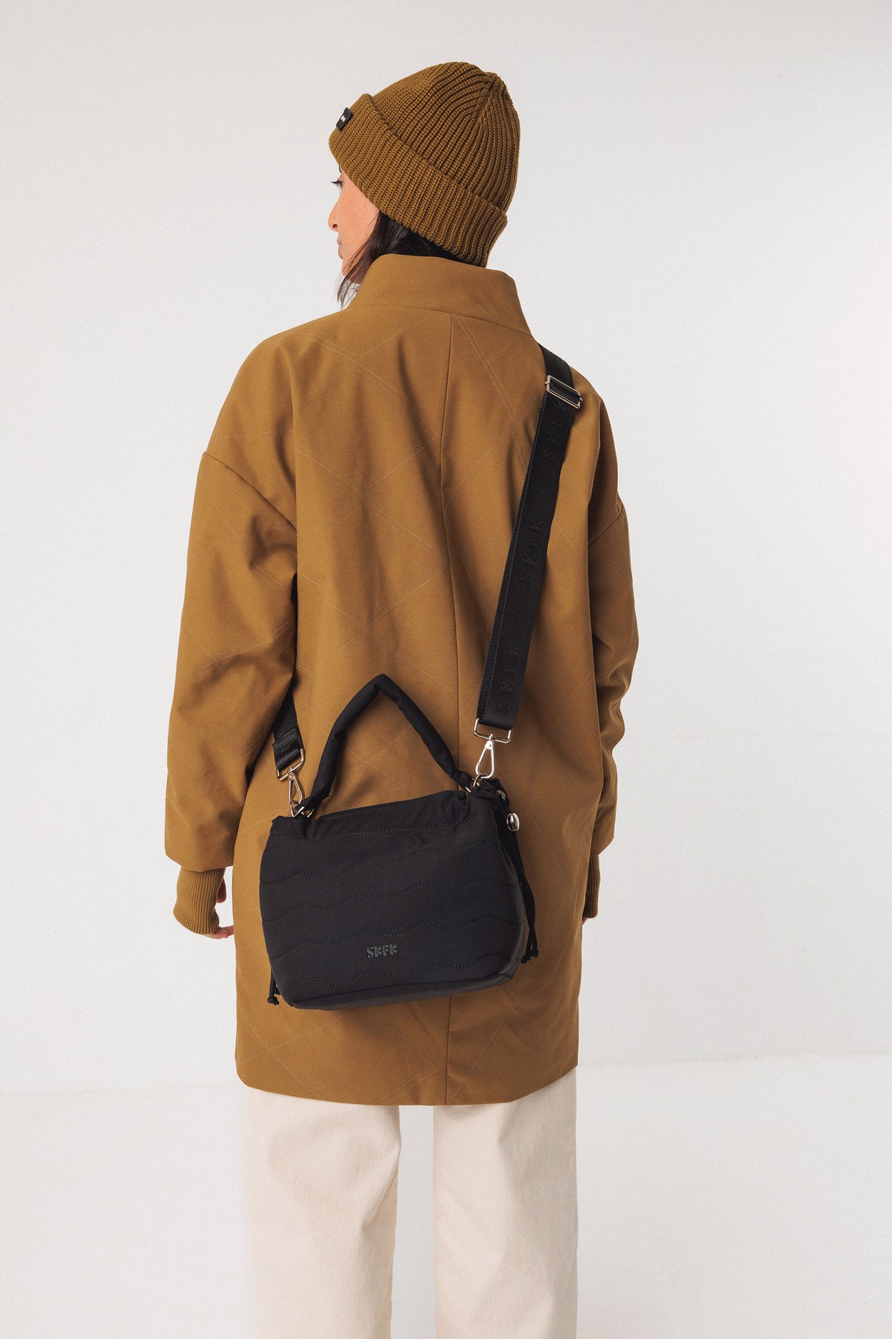 Tienda especializada en las mejores marcas de Ropa Ética, Sostenible y de algodón orgánico en Granada y Jaén. SKFK, Skunkfunk, PAN Producto Básico BOLSO BELL
