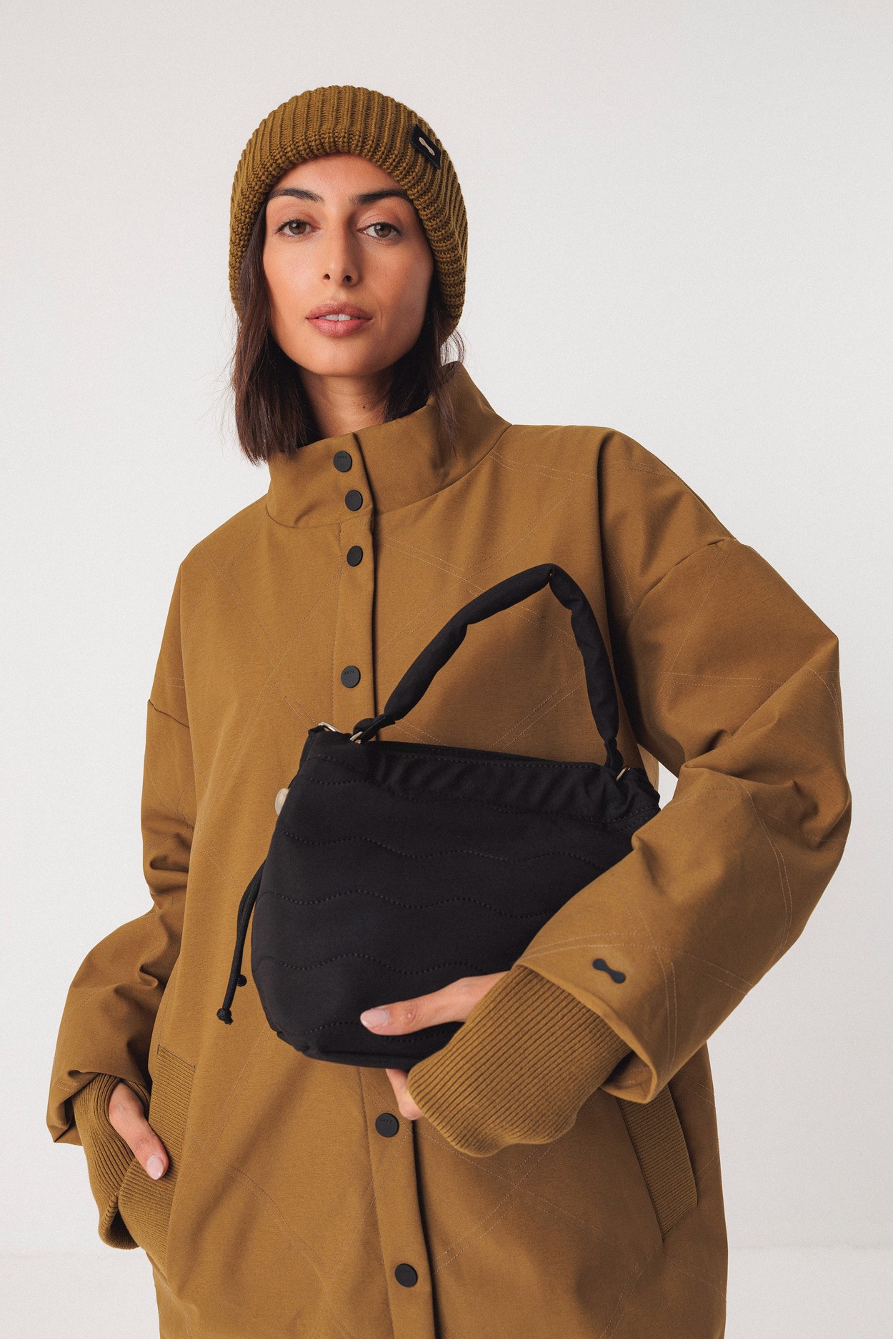 Tienda especializada en las mejores marcas de Ropa Ética, Sostenible y de algodón orgánico en Granada y Jaén. SKFK, Skunkfunk, PAN Producto BásicoBOLSO BELL