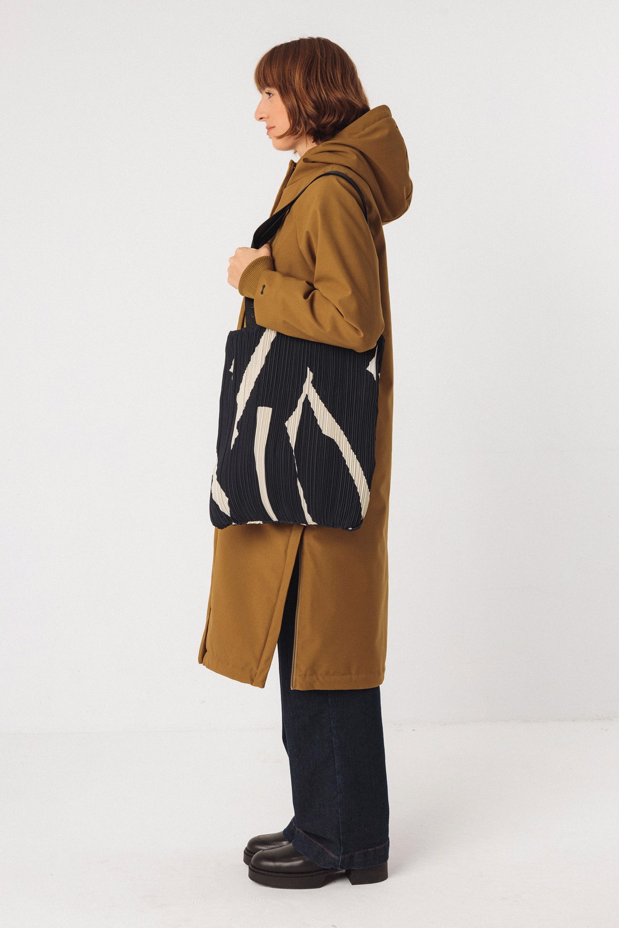 Tienda especializada en las mejores marcas de Ropa Ética, Sostenible y de algodón orgánico en Granada y Jaén. SKFK, Skunkfunk, PAN Producto Básico BOLSO HAUNDI