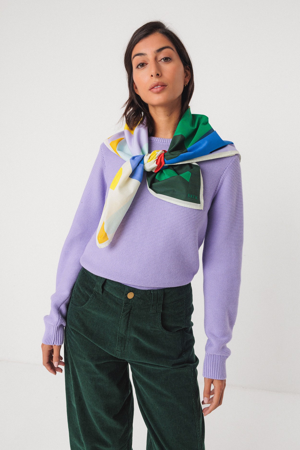Tienda especializada en las mejores marcas de Ropa Ética, Sostenible y de algodón orgánico en Granada y Jaén. SKFK, Skunkfunk, PAN Producto BásicoPAÑULEO JAIA