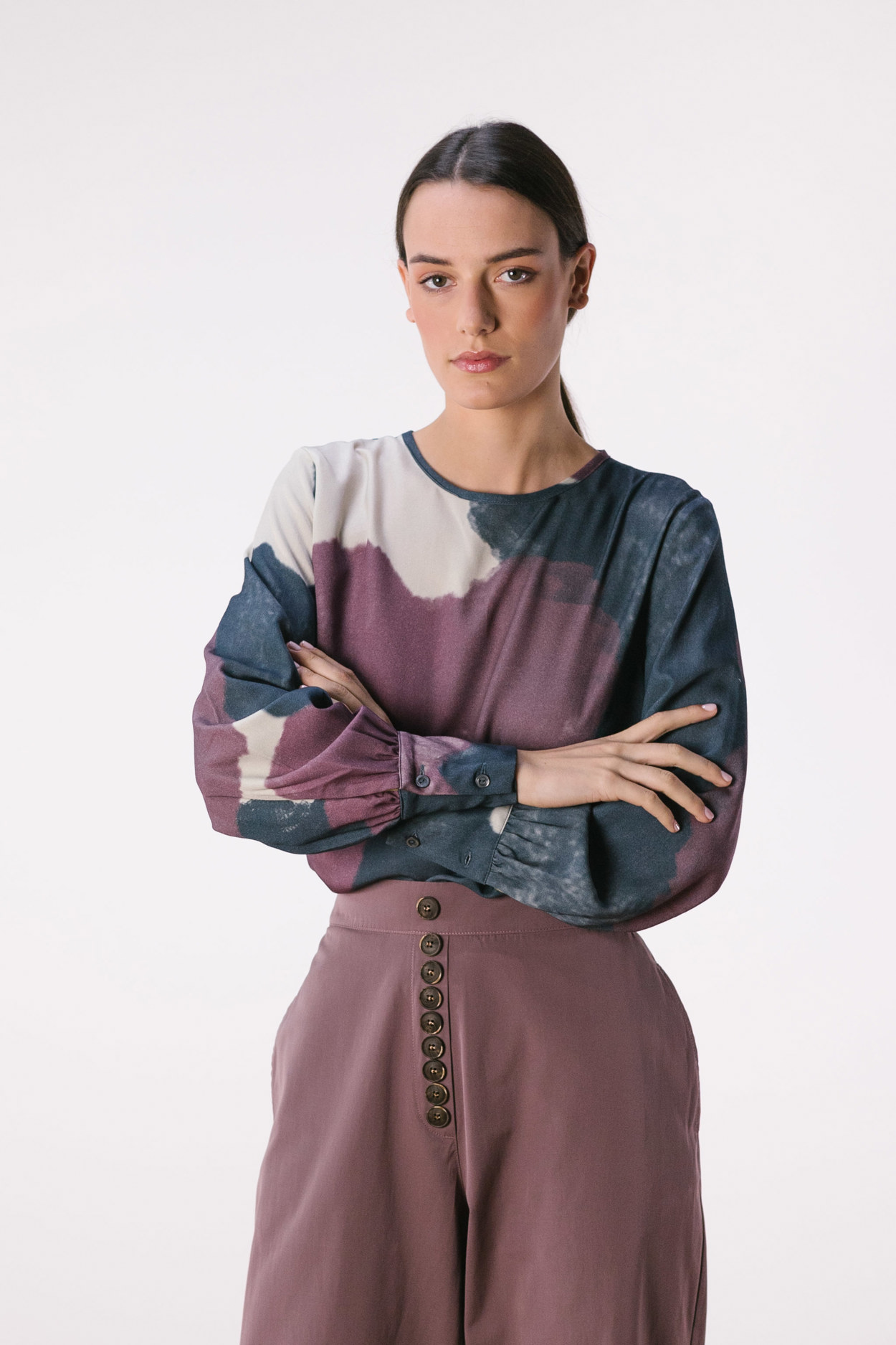 Tienda especializada en las mejores marcas de Ropa Ética, Sostenible y de algodón orgánico en Granada y Jaén. SKFK, Skunkfunk, PAN Producto BásicoBLUSA WUZI