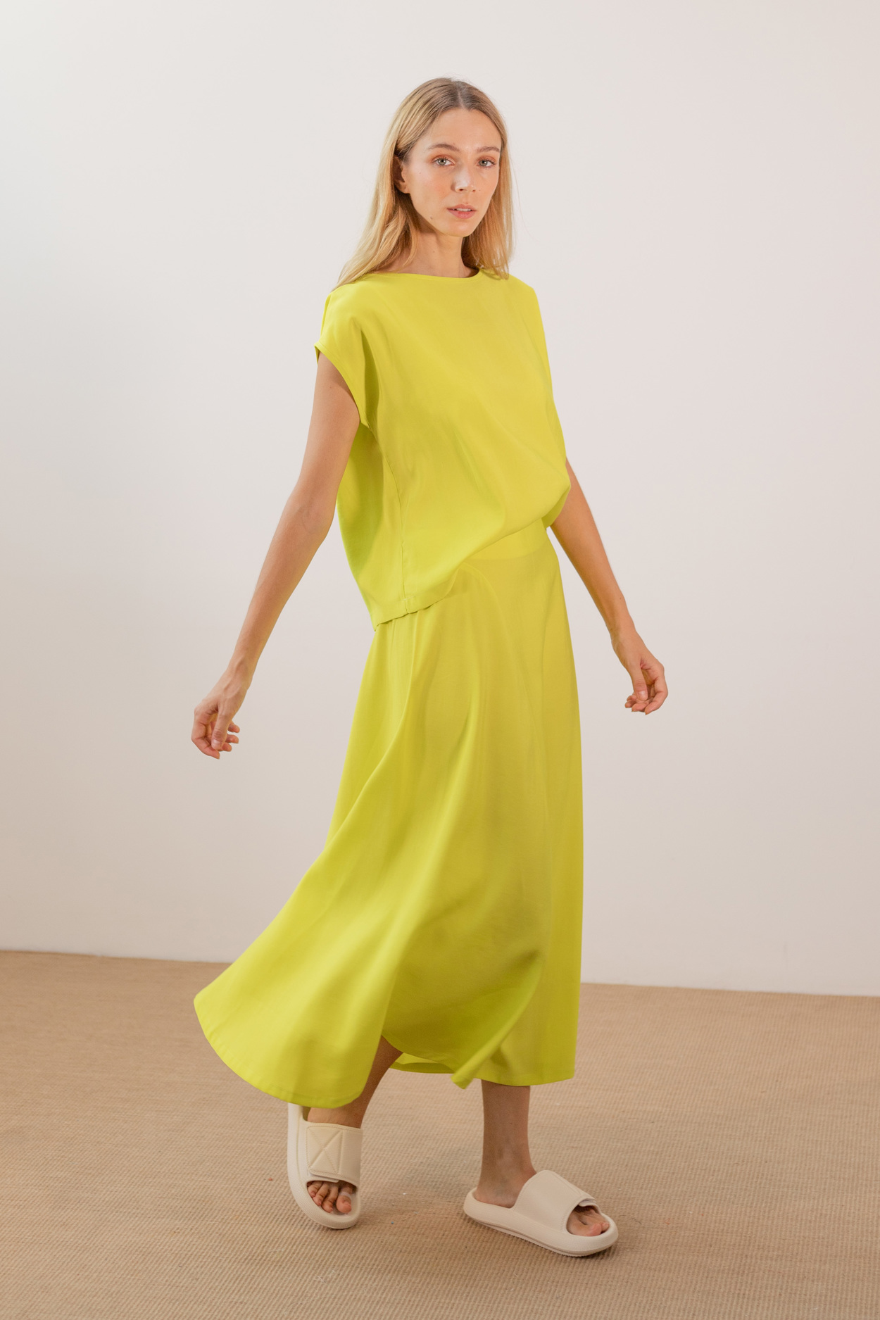 Tienda especializada en las mejores marcas de Ropa Ética, Sostenible y de algodón orgánico en Granada y Jaén. SKFK, Skunkfunk, PAN Producto BásicoFALDA AROA
