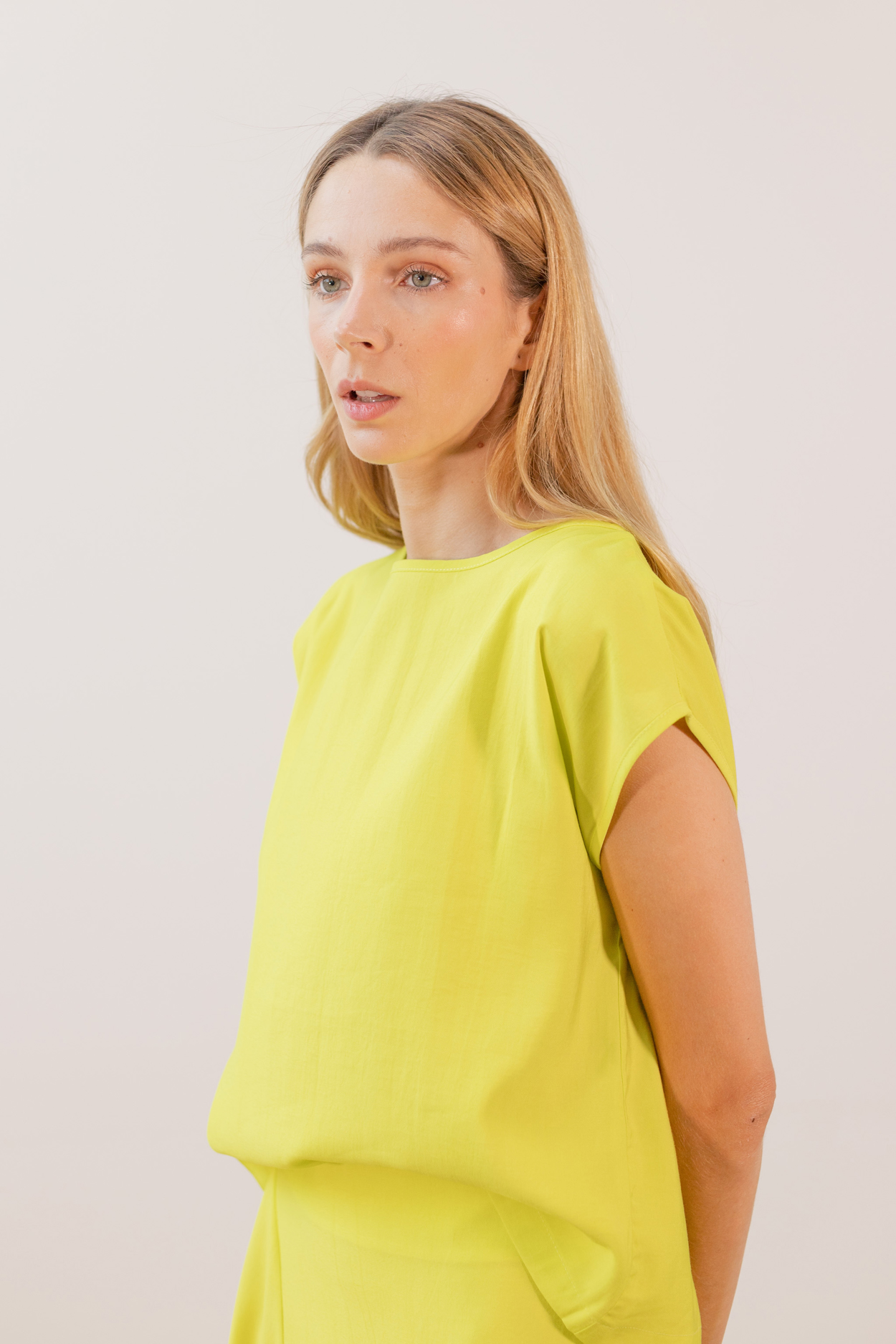 Tienda especializada en las mejores marcas de Ropa Ética, Sostenible y de algodón orgánico en Granada y Jaén. SKFK, Skunkfunk, PAN Producto BásicoBLUSA AROA