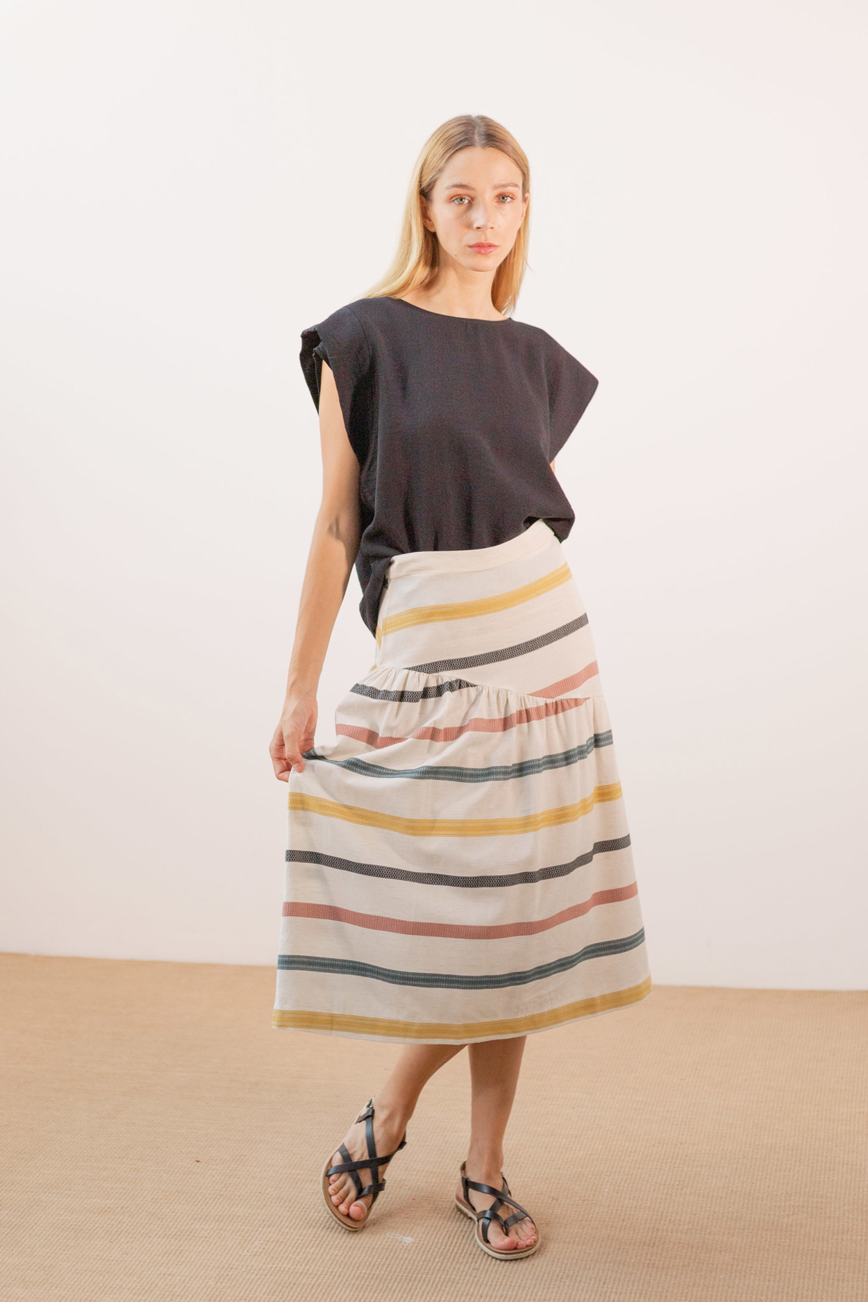 Tienda especializada en las mejores marcas de Ropa Ética, Sostenible y de algodón orgánico en Granada y Jaén. SKFK, Skunkfunk, PAN Producto BásicoBLUSA MAX